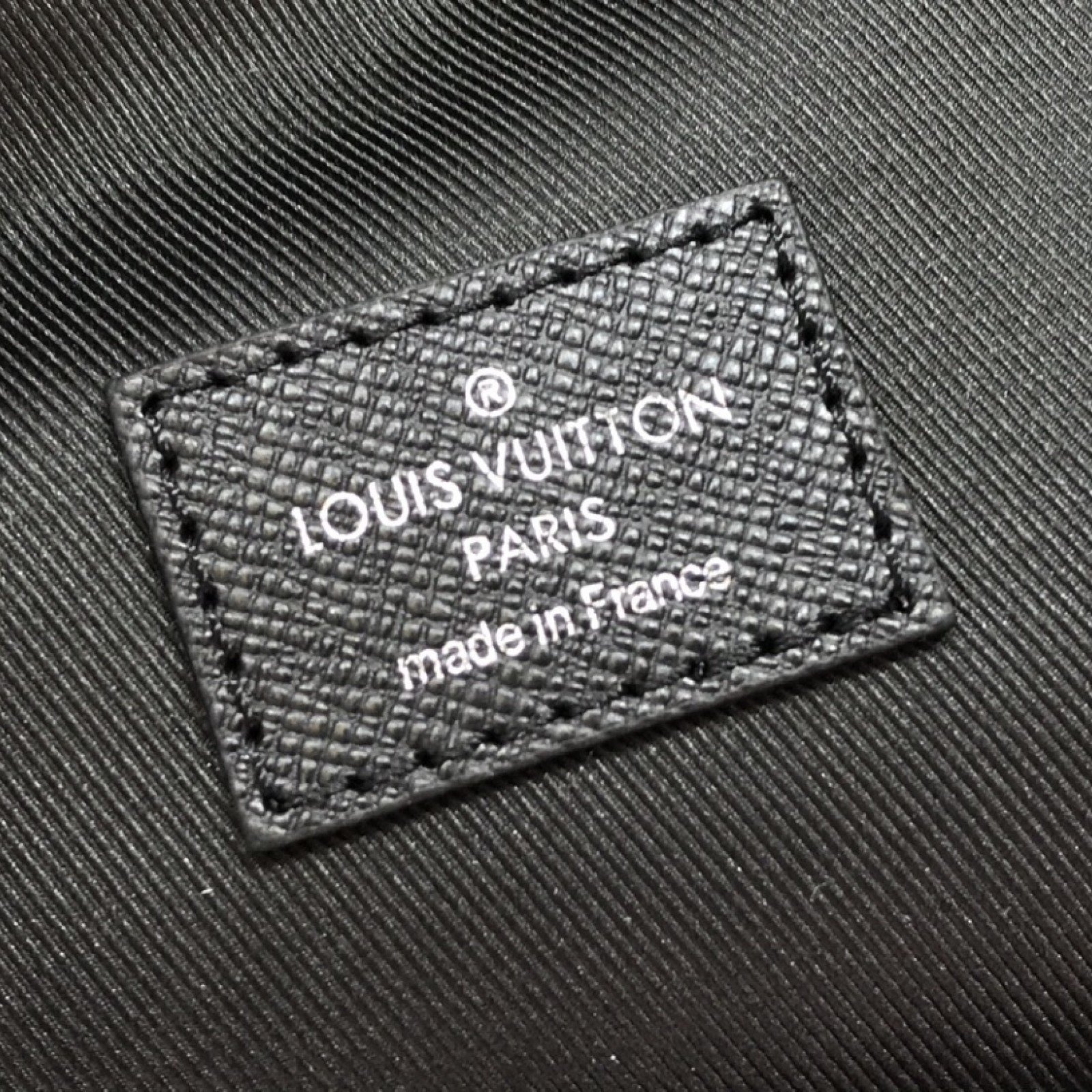 LV AVENUE SLING BAG M40403