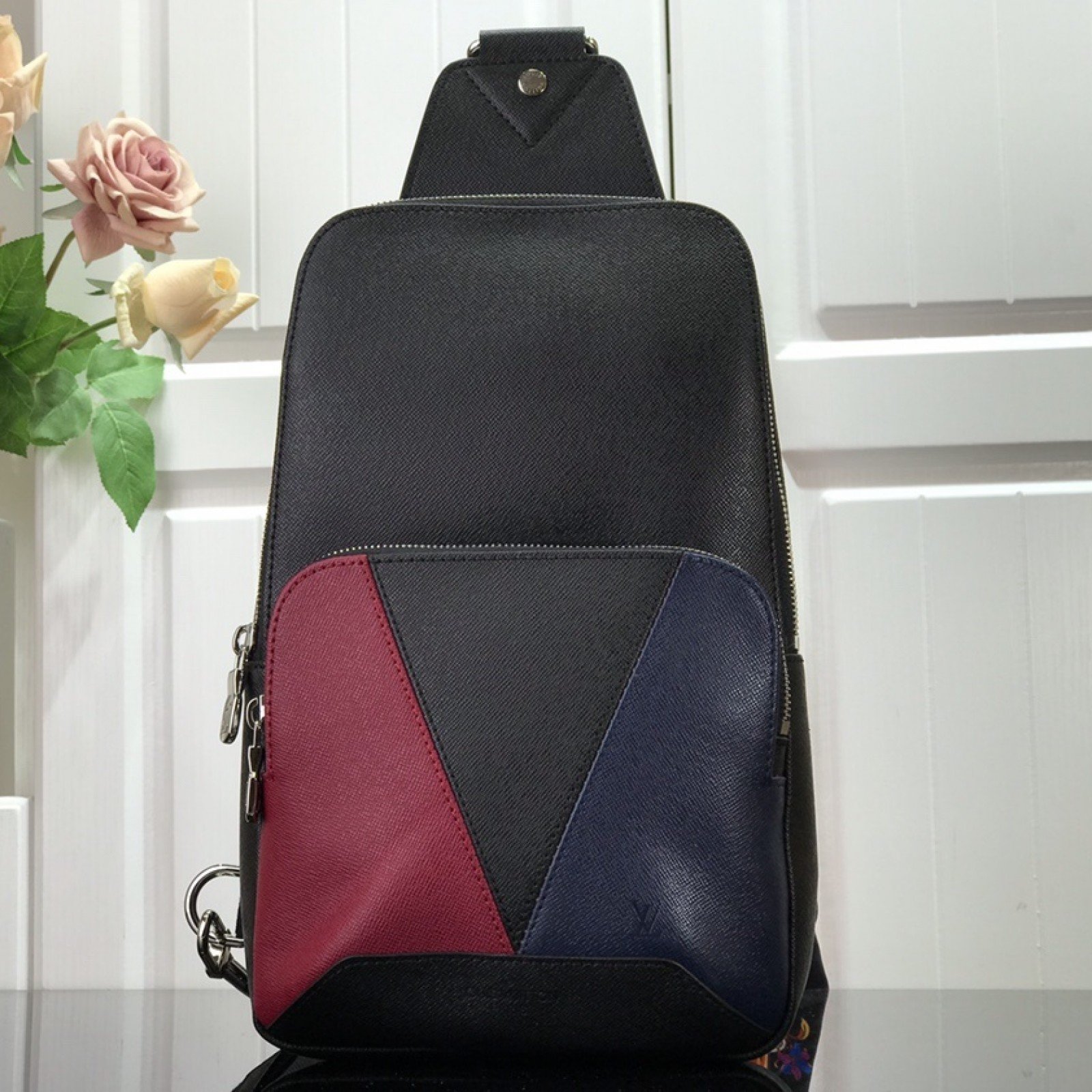 LV AVENUE SLING BAG M40403