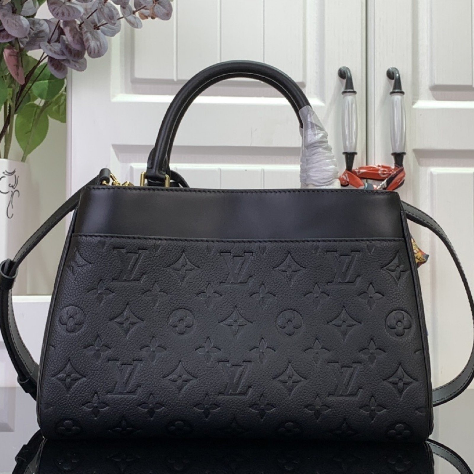 LV Avenue  m25577
