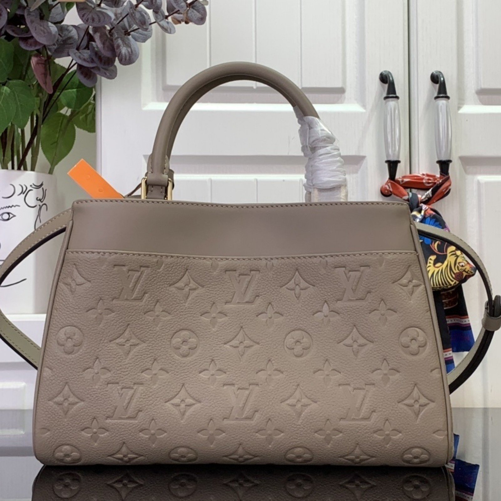 LV Avenue  m25577