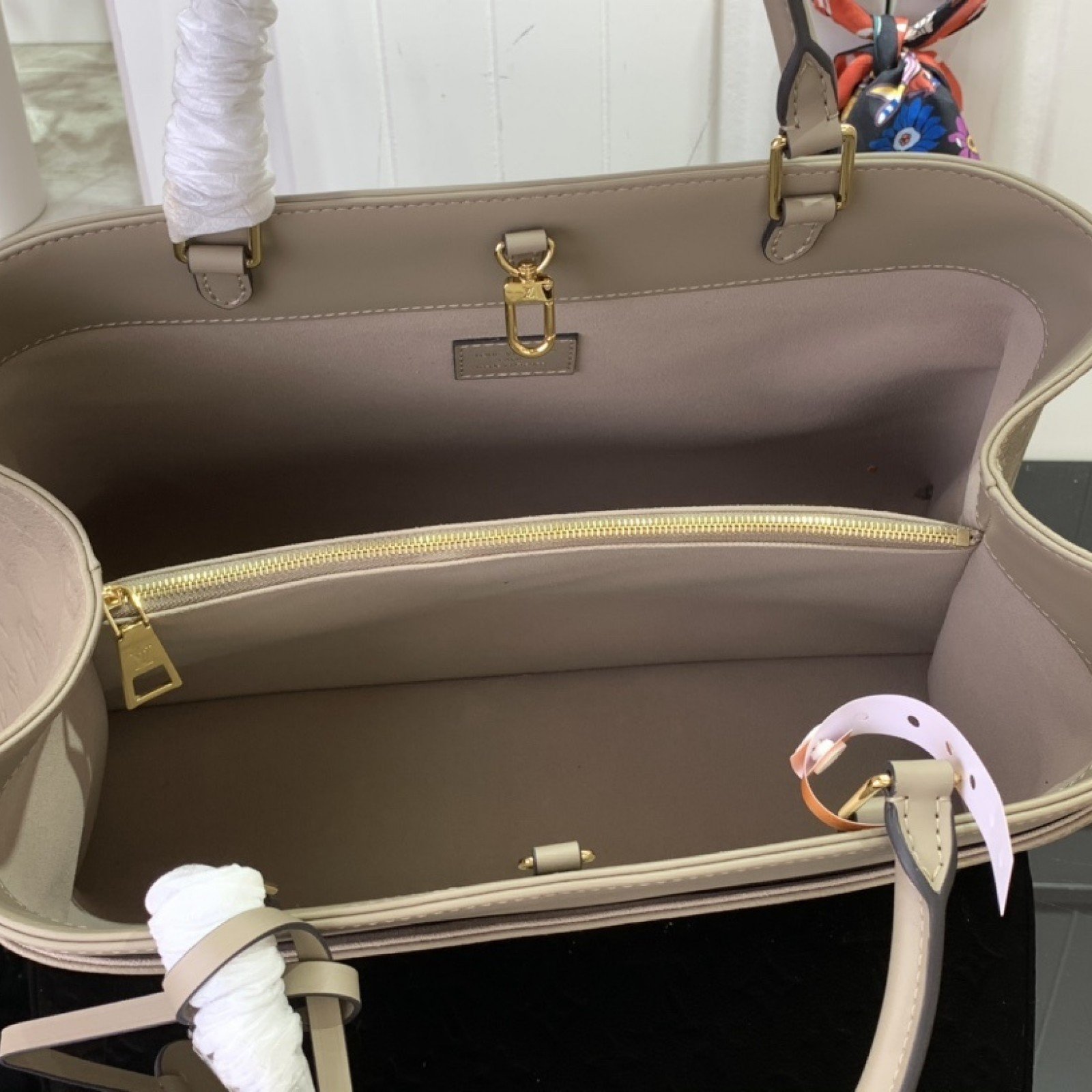 LV Avenue MM m25575