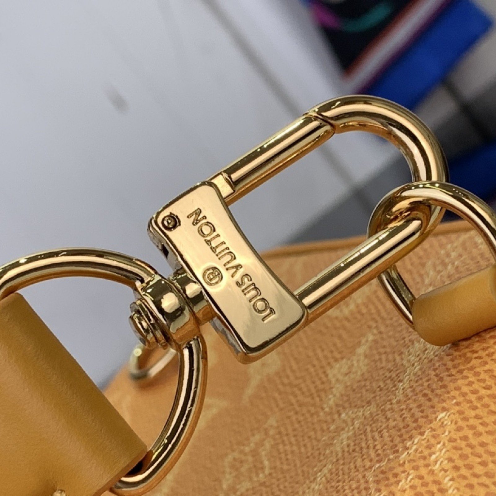LV Avenue Sling Bag m12869