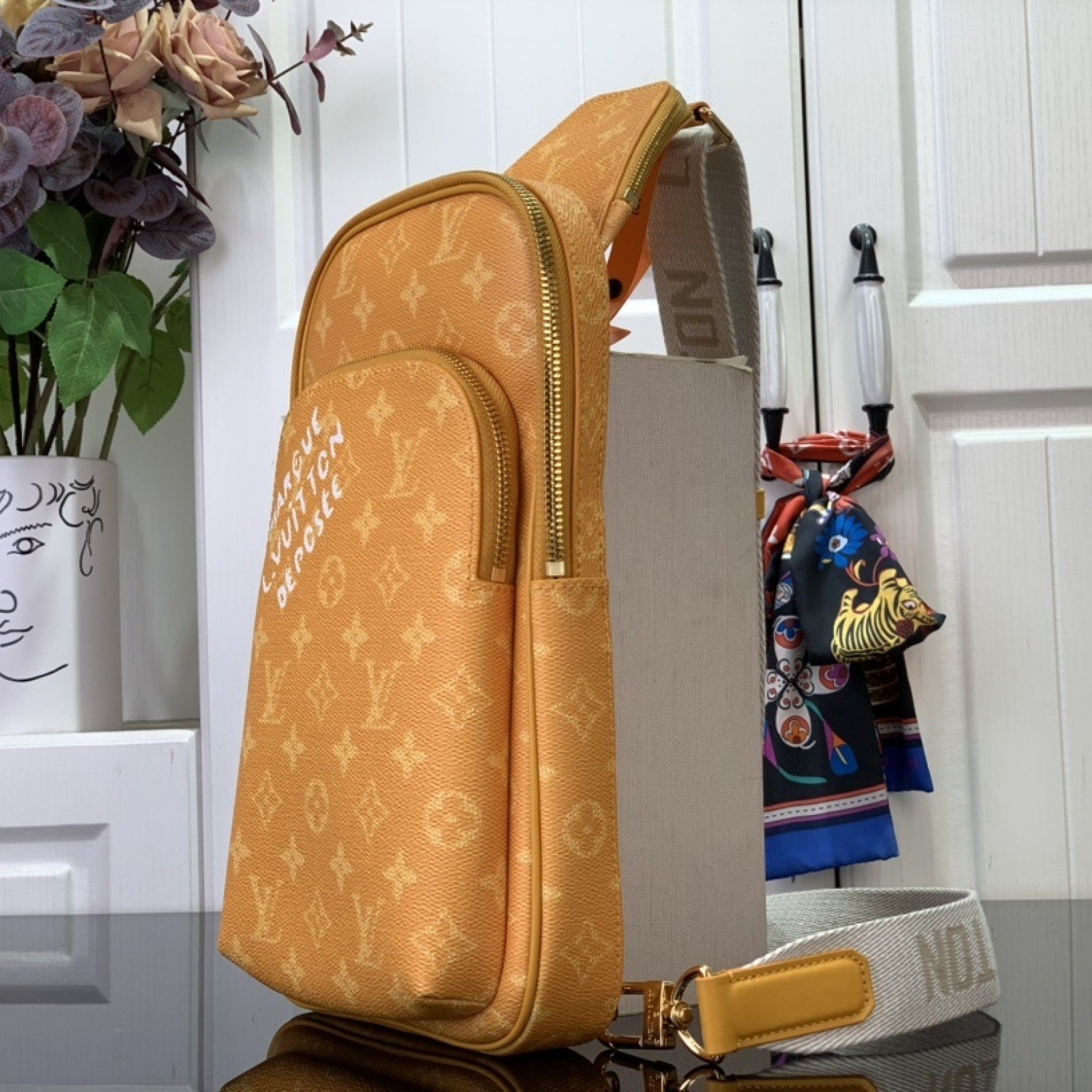 LV Avenue Sling Bag m12869