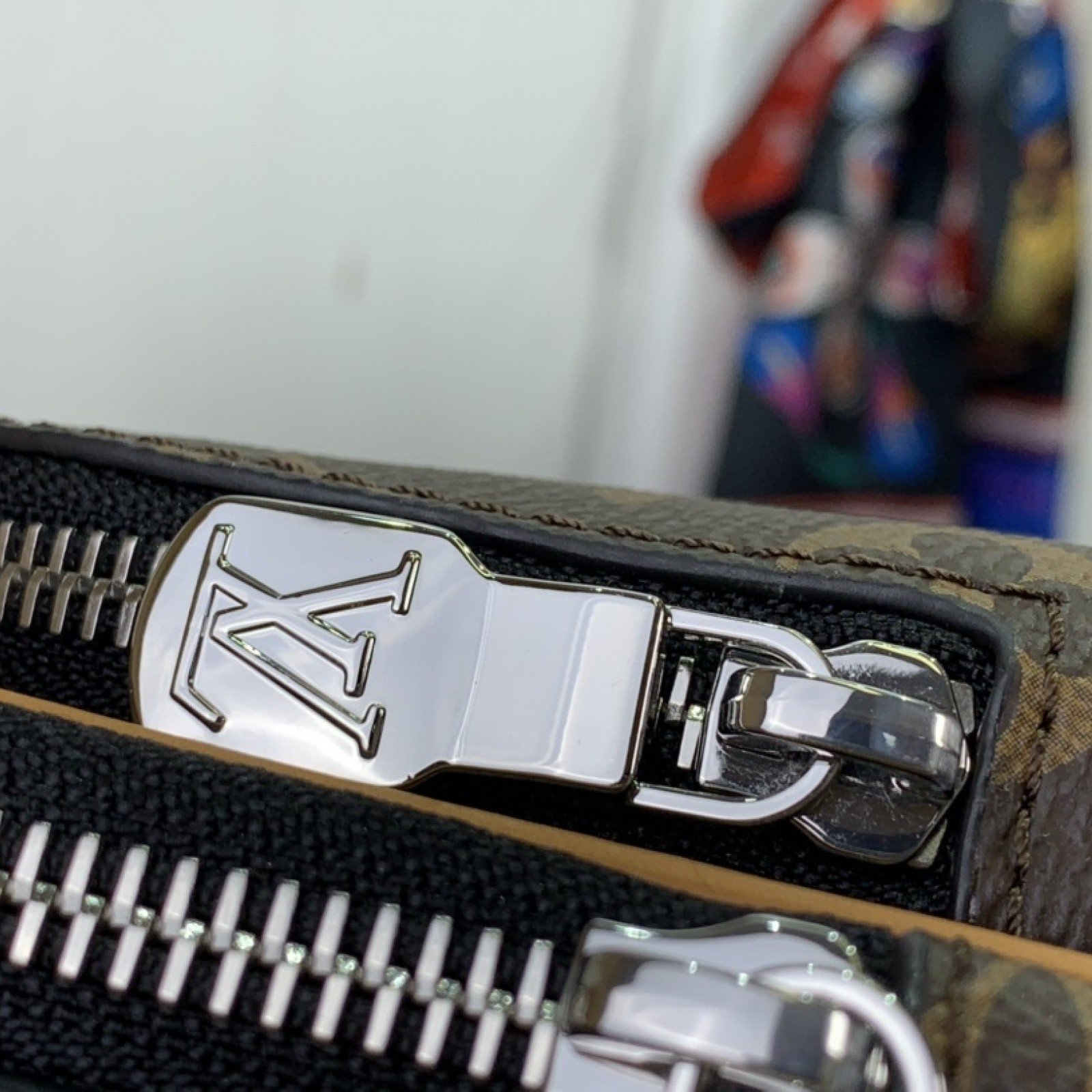 LV Avenue Sling Bag m46718