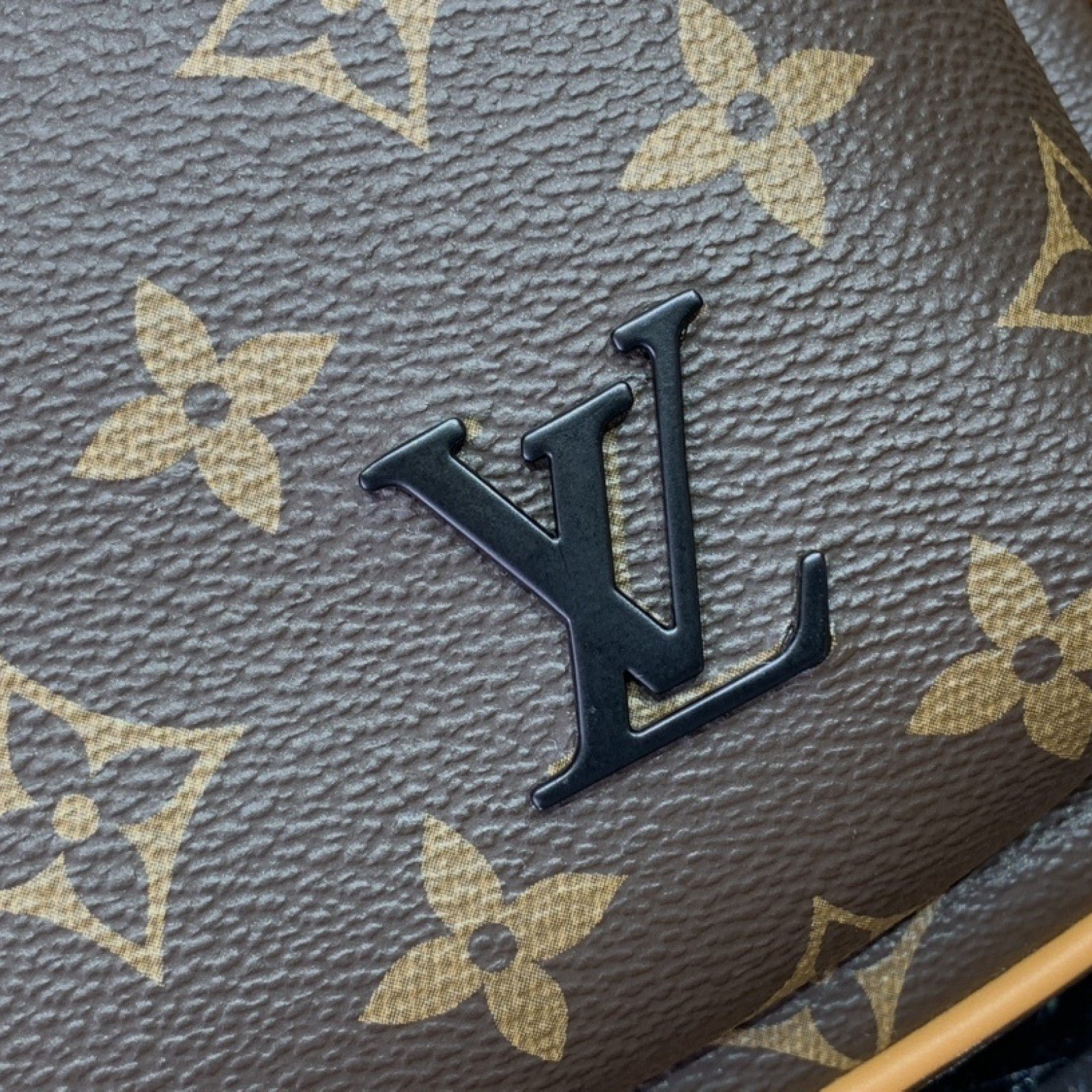 LV Avenue Sling Bag m46718