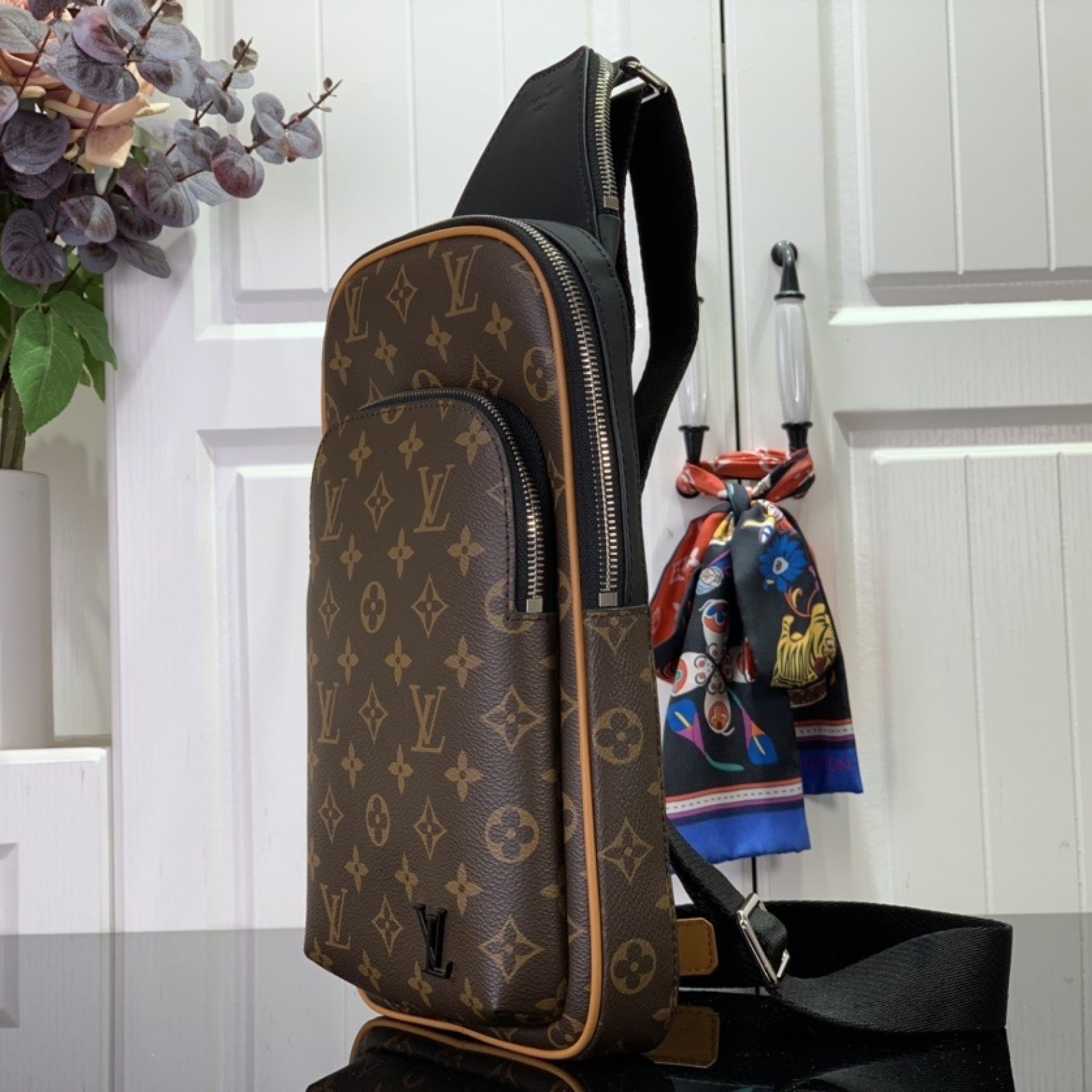 LV Avenue Sling Bag m46718