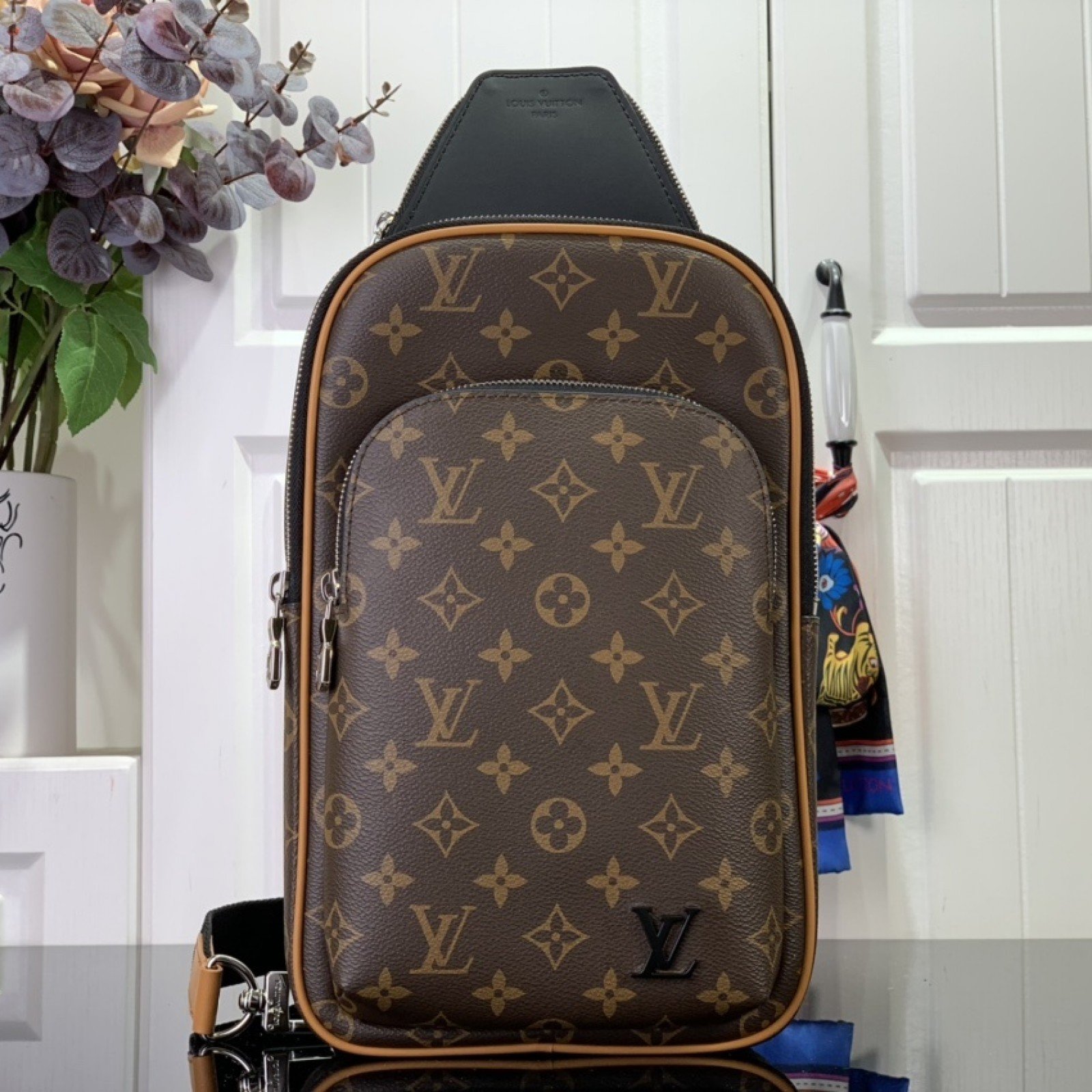 LV Avenue Sling Bag m46718