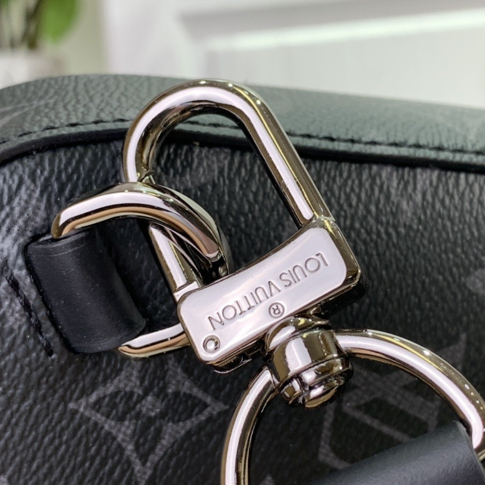 LV Avenue Slingbag PM M47137