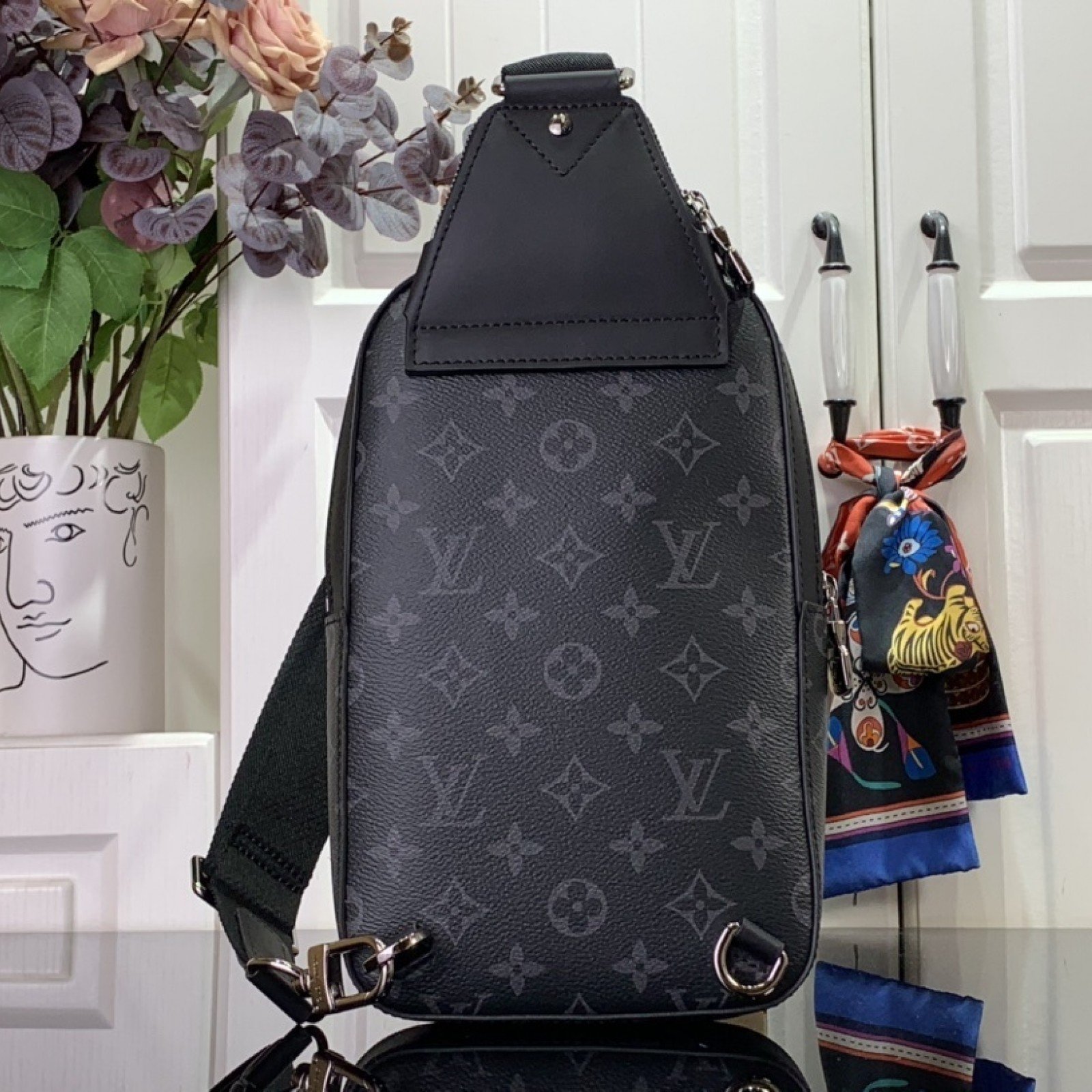 LV Avenue Slingbag PM M47137