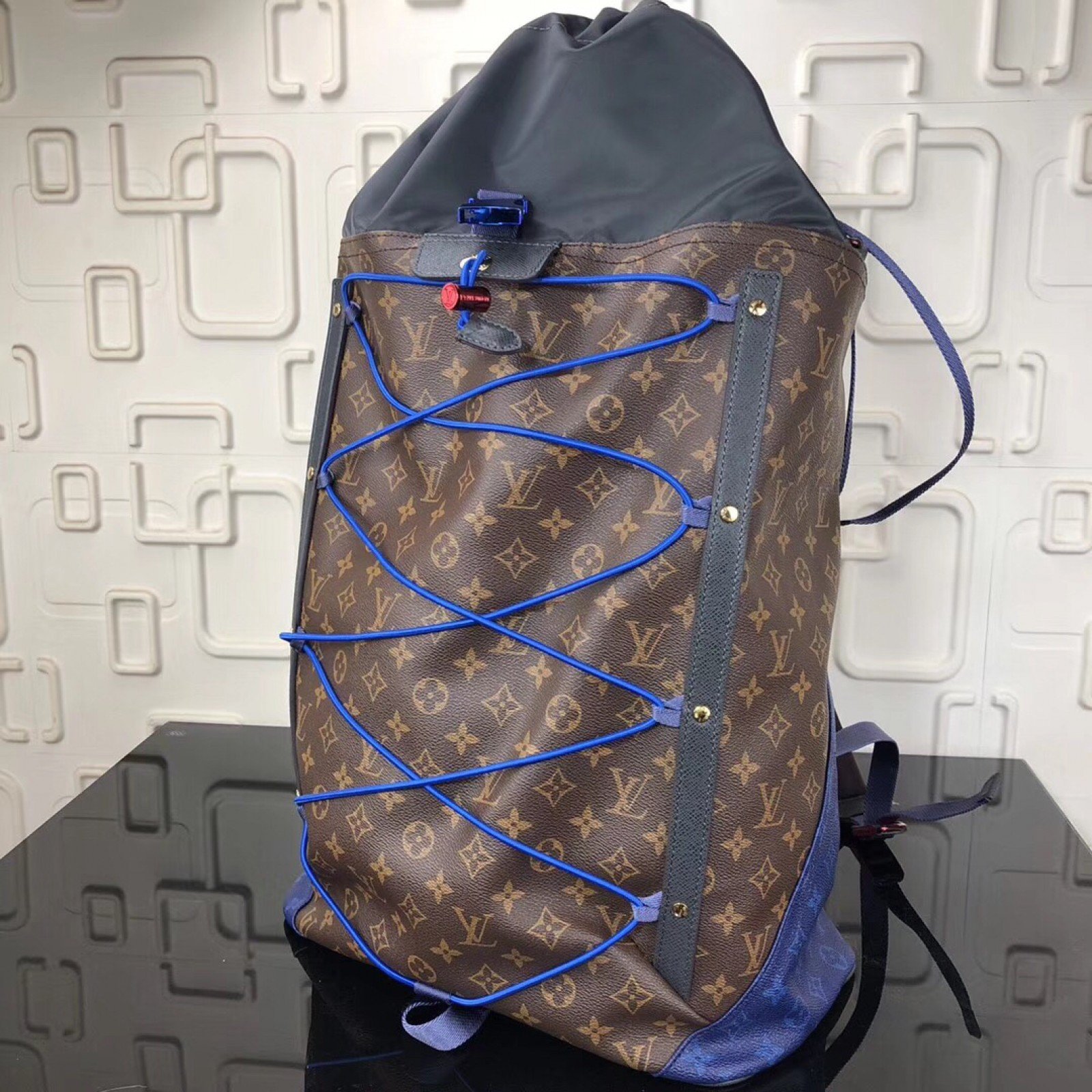 LV BACKPACK OUTDOOR M43834