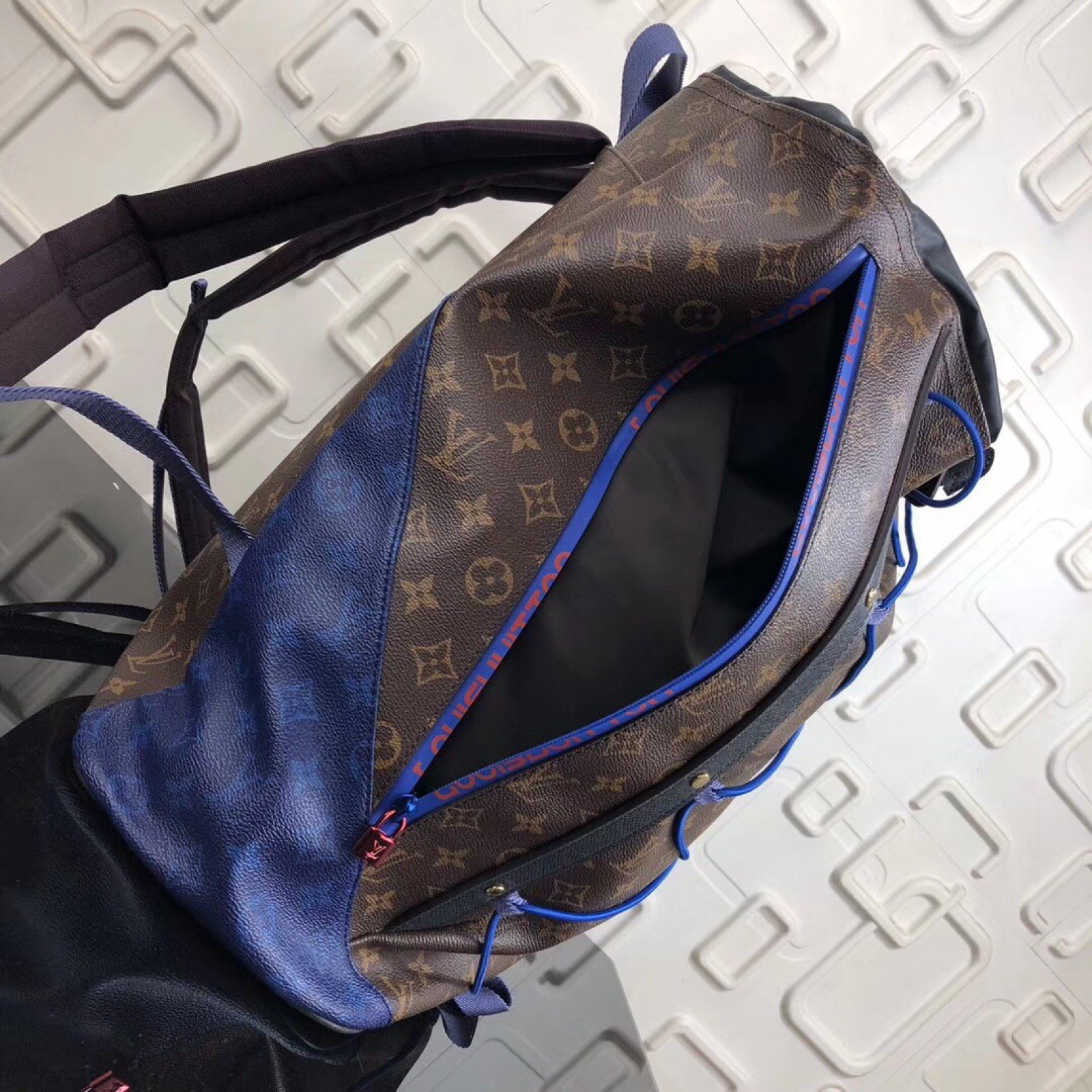 LV BACKPACK OUTDOOR M43834