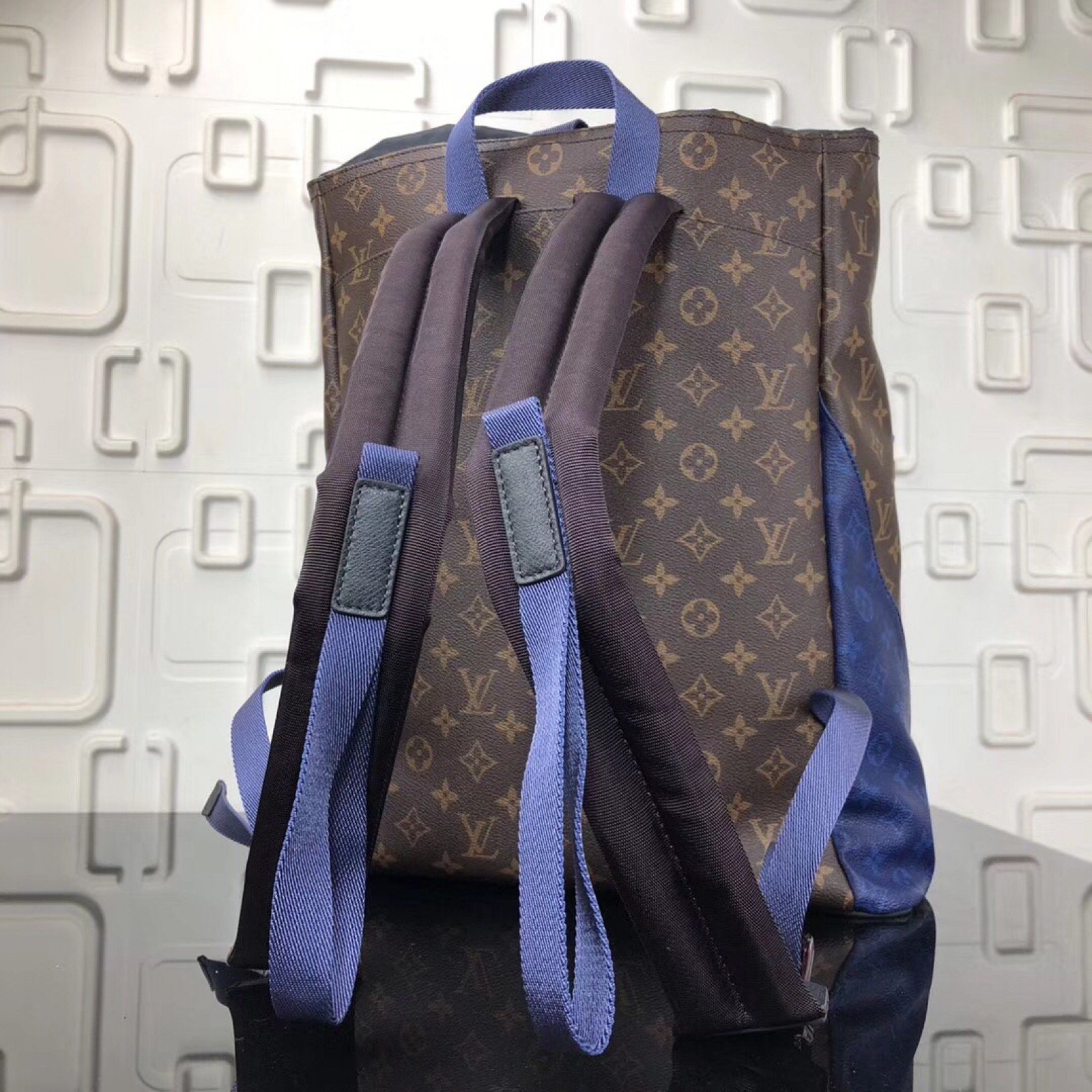 LV BACKPACK OUTDOOR M43834