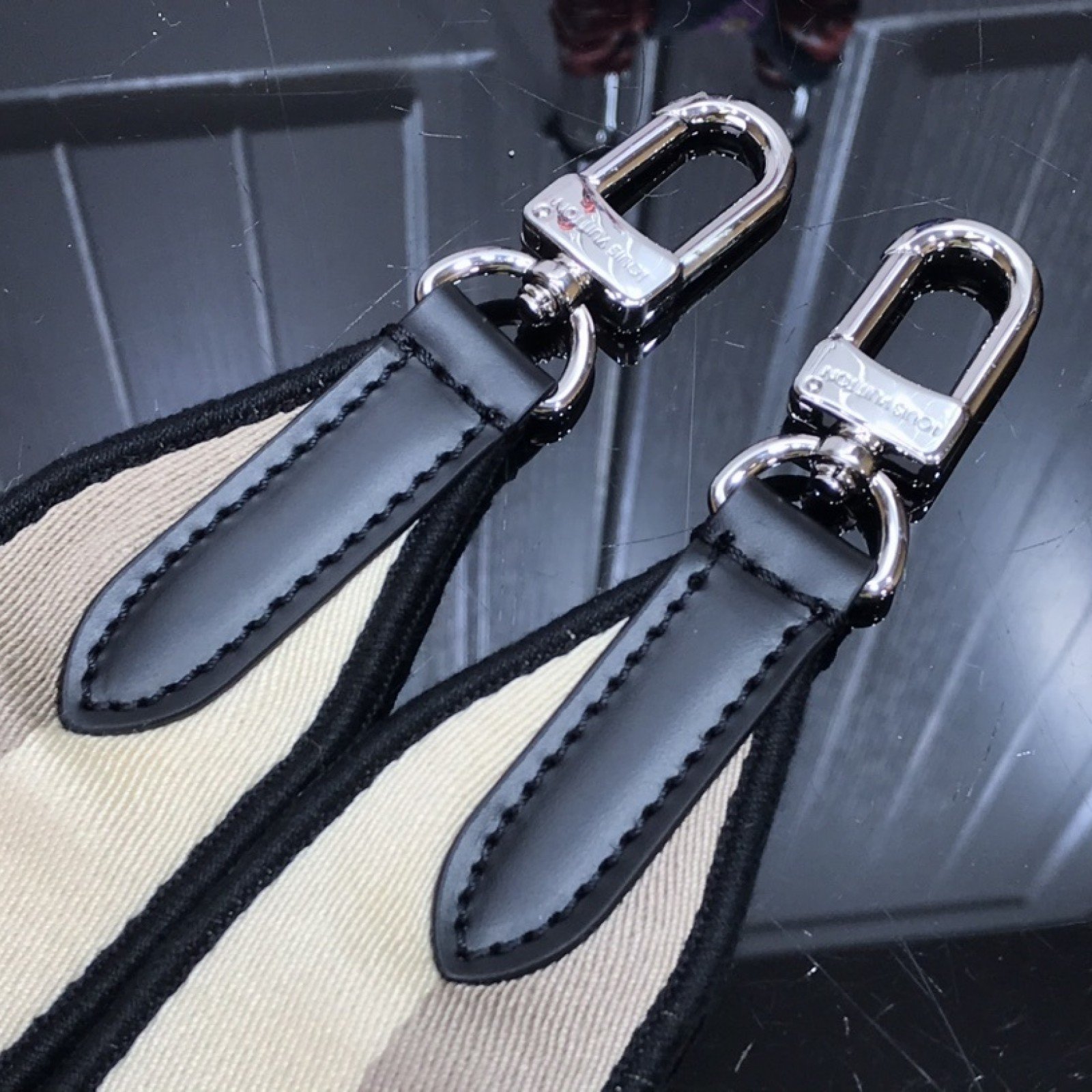 LV BANDOULIERE J02506