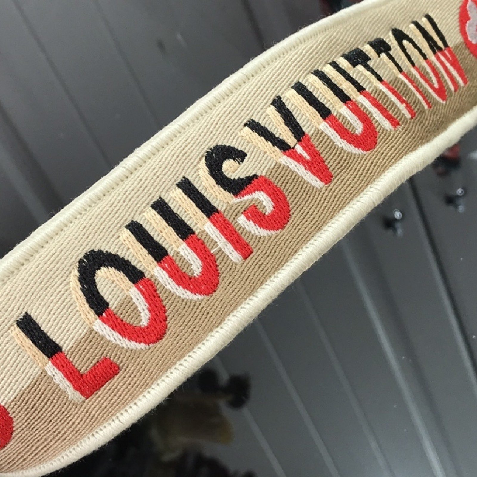 LV BANDOULIERE J02506