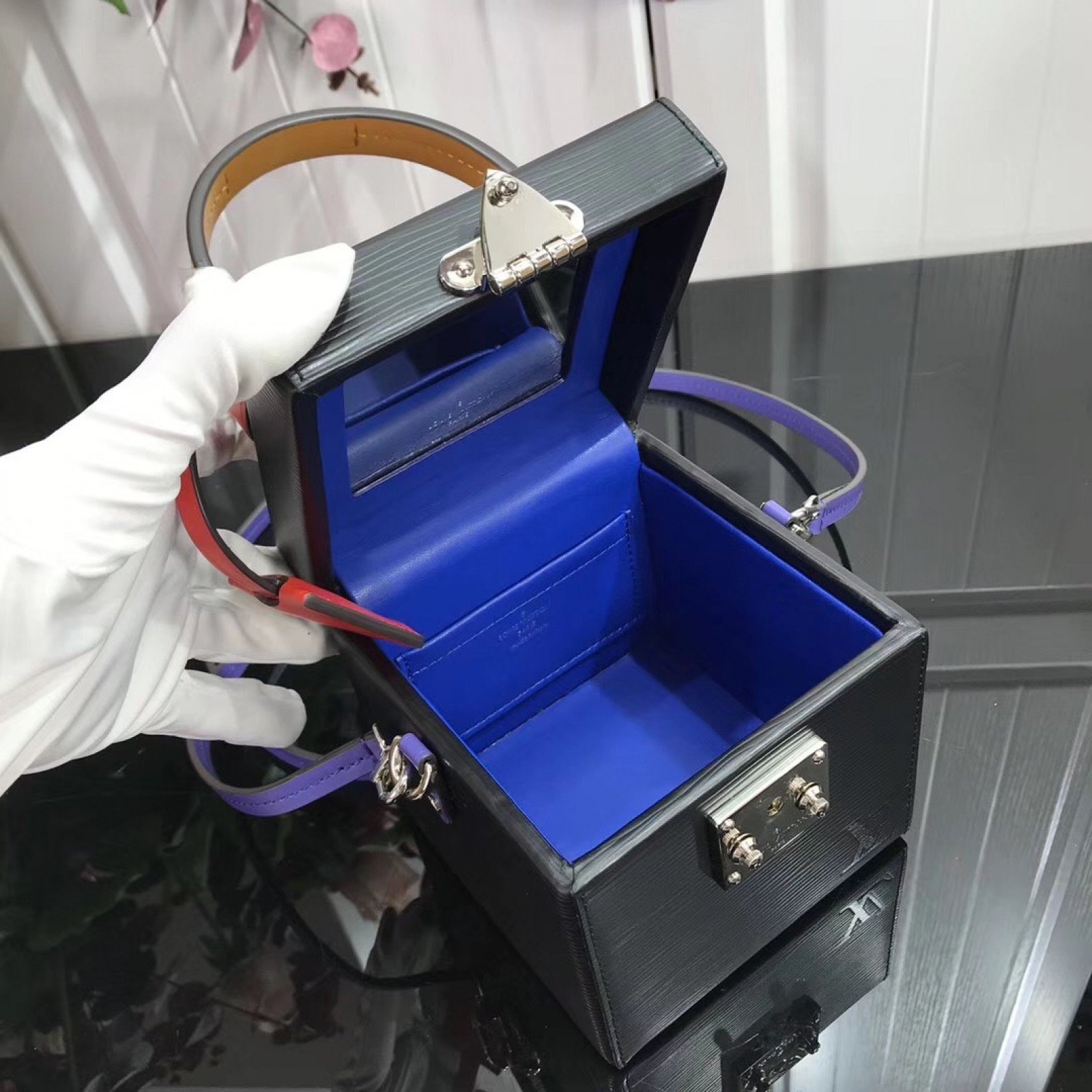 LV BLEECKER BOX M90461