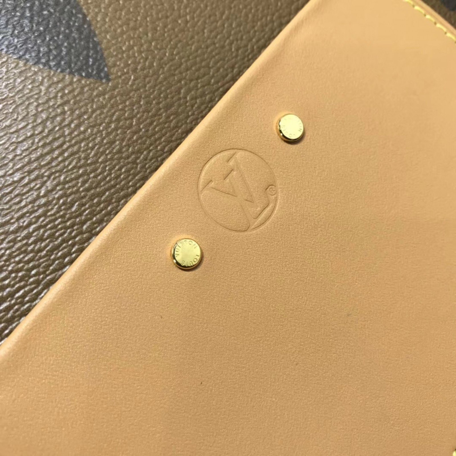 LV BOITE CHAPEAU BAG M52294DV