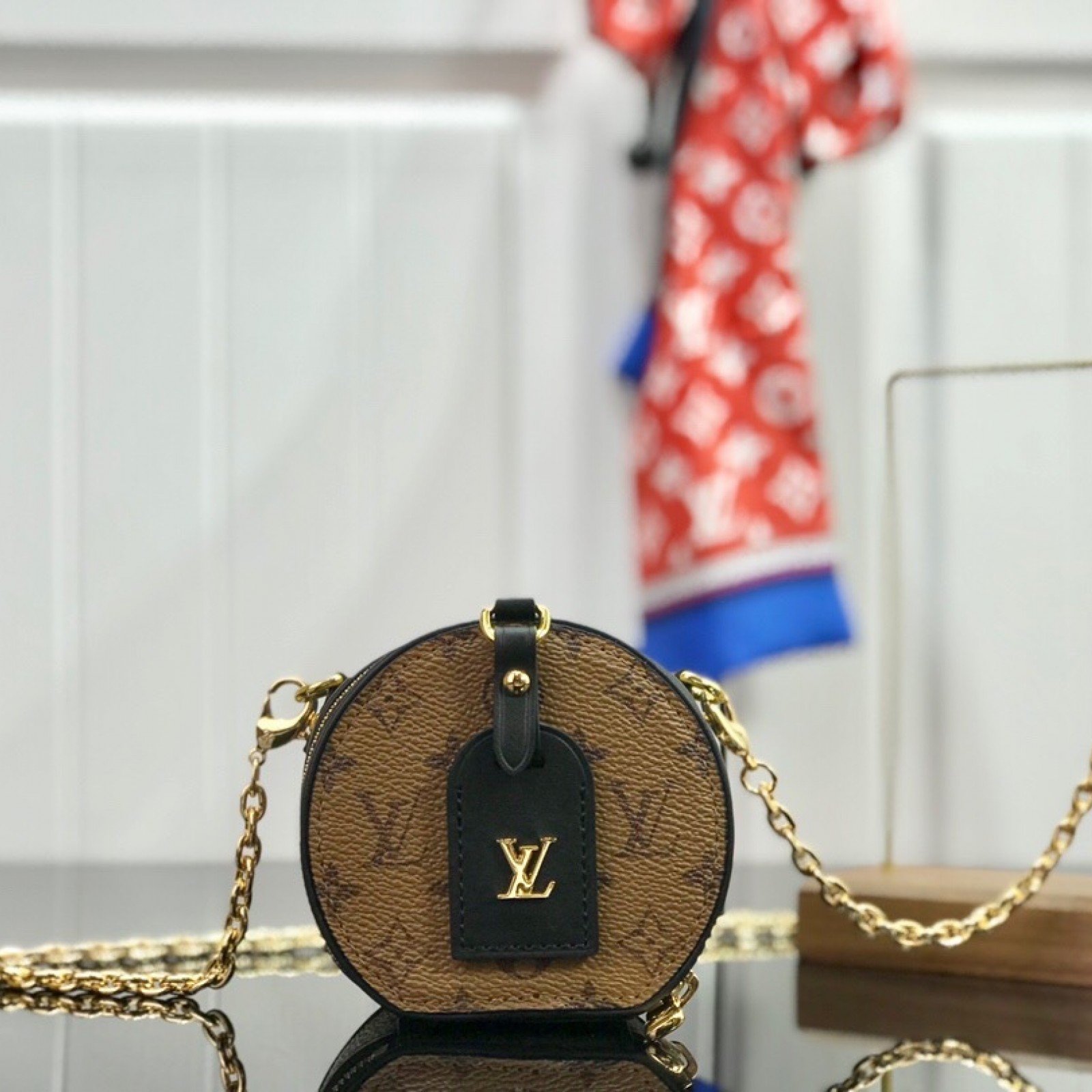 LV BOITE CHAPEAU NECKLACE M68577