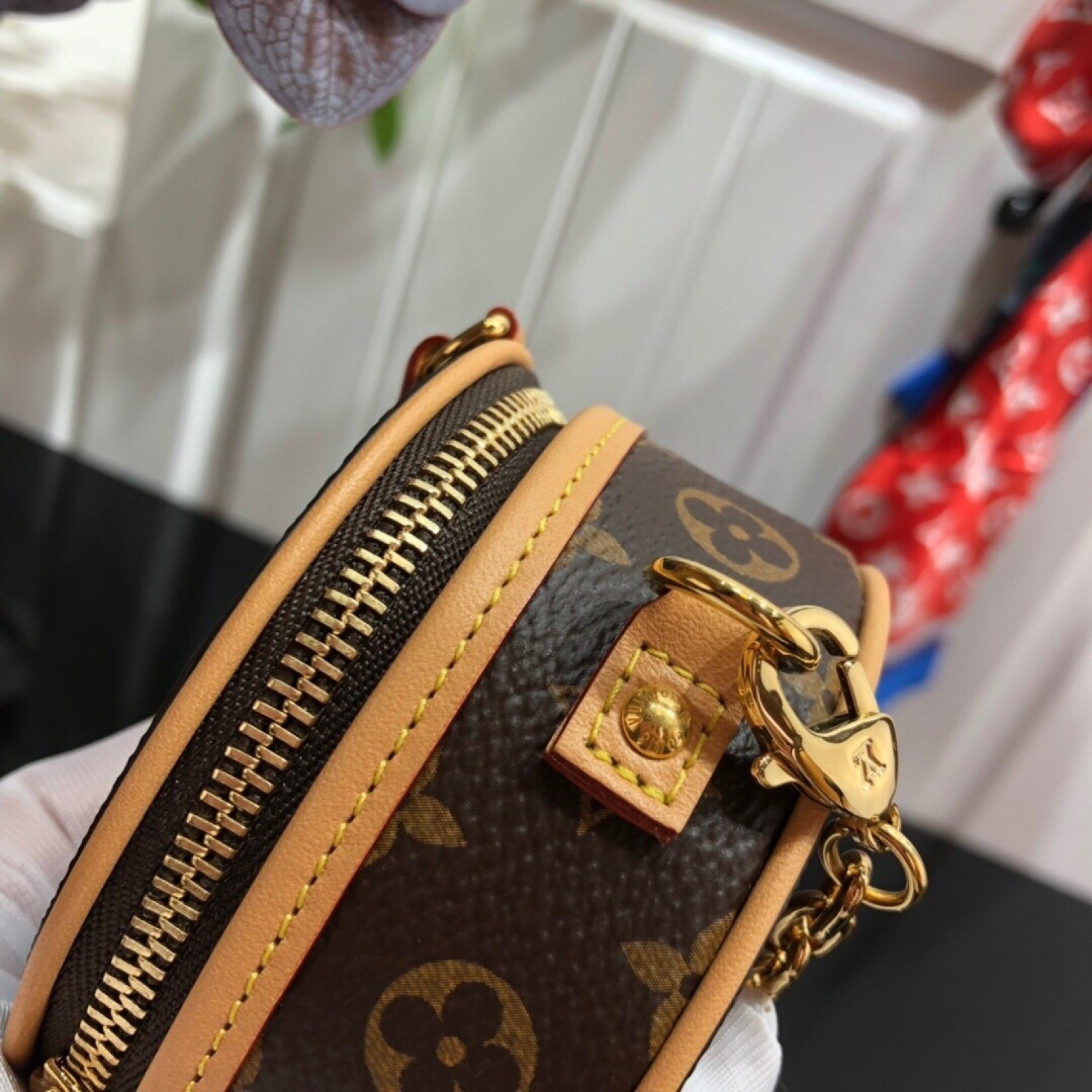 LV BOITE CHAPEAU NECKLACE M68577