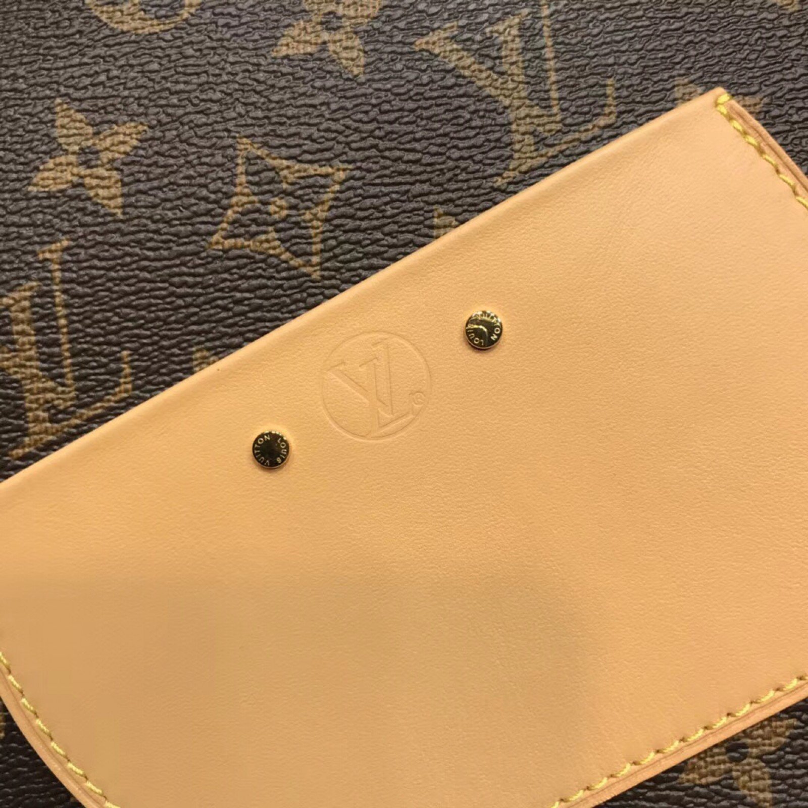 LV BOITE CHAPEAU SOUPLE Bag M52294