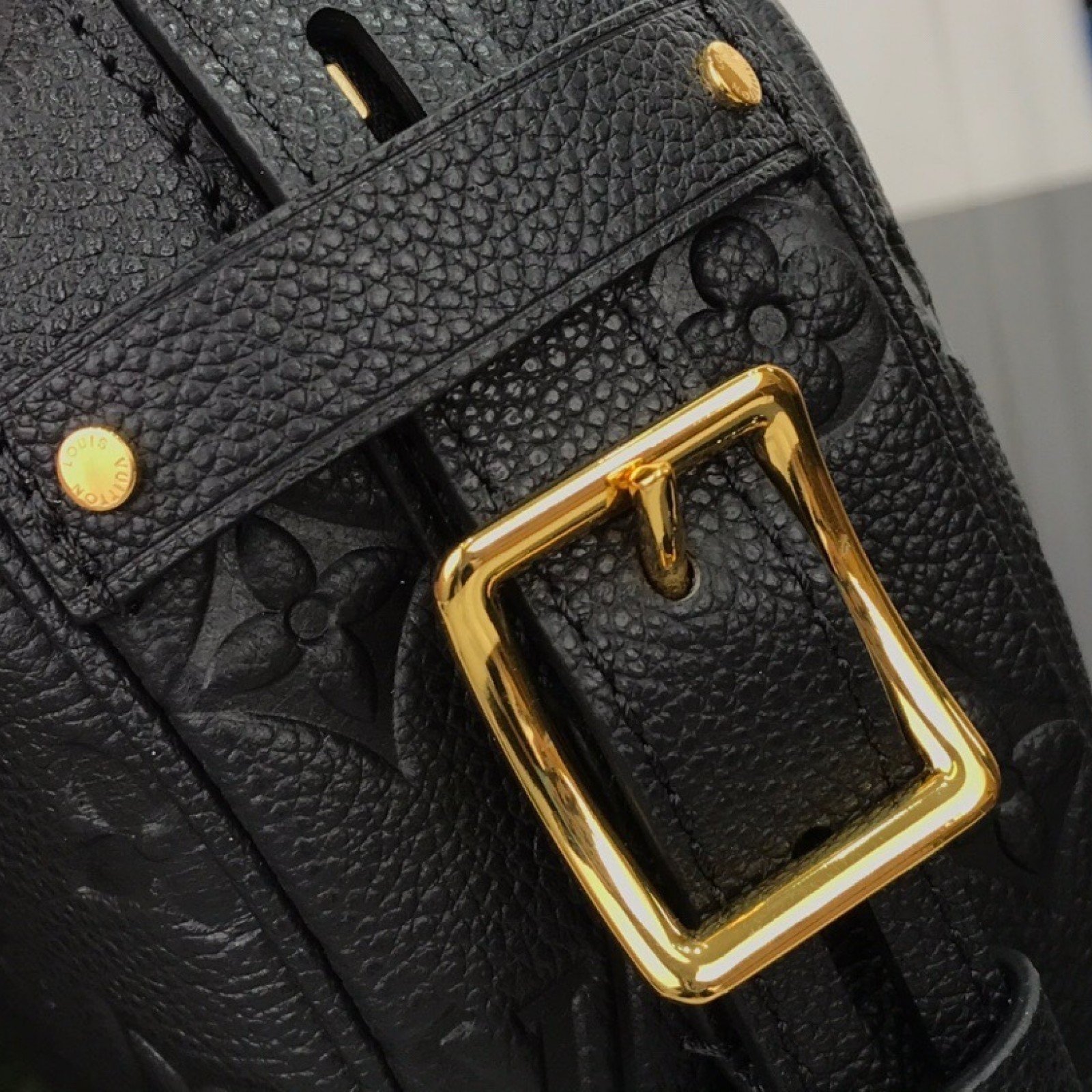 LV BOITE CHAPEAU SOUPLE MM M52294YH