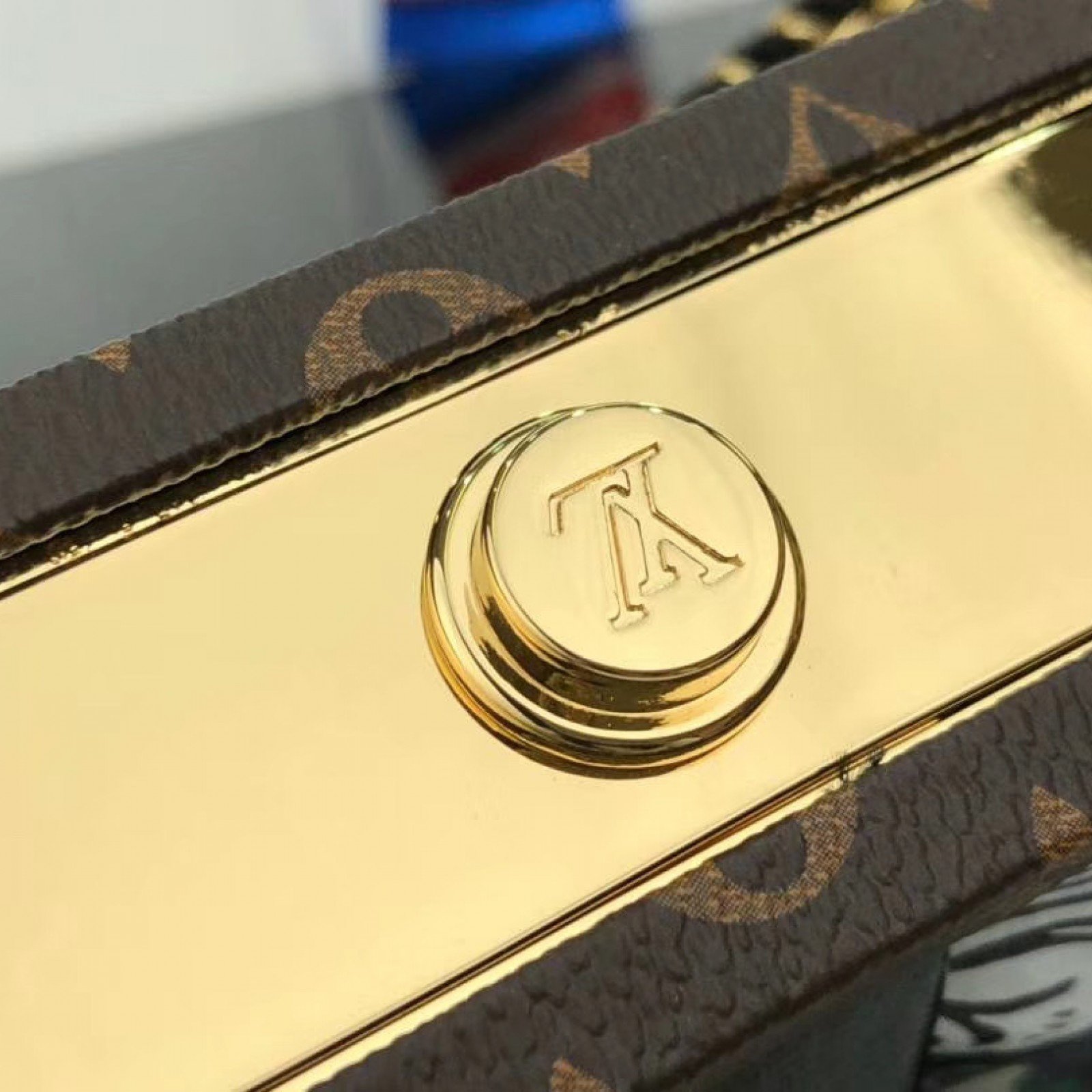 LV BOURSICOT EW M56369