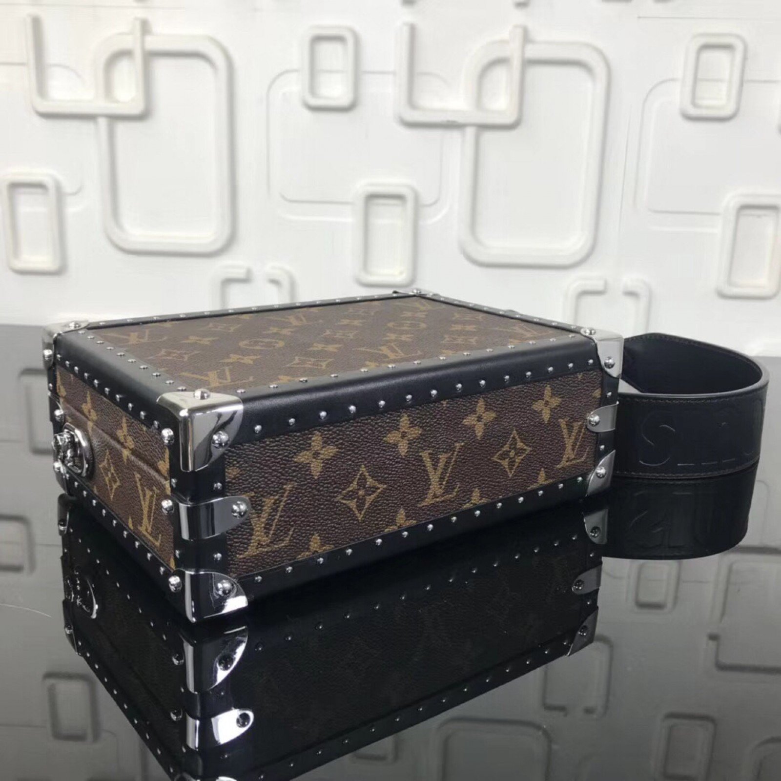 LV BOX Bag M44157