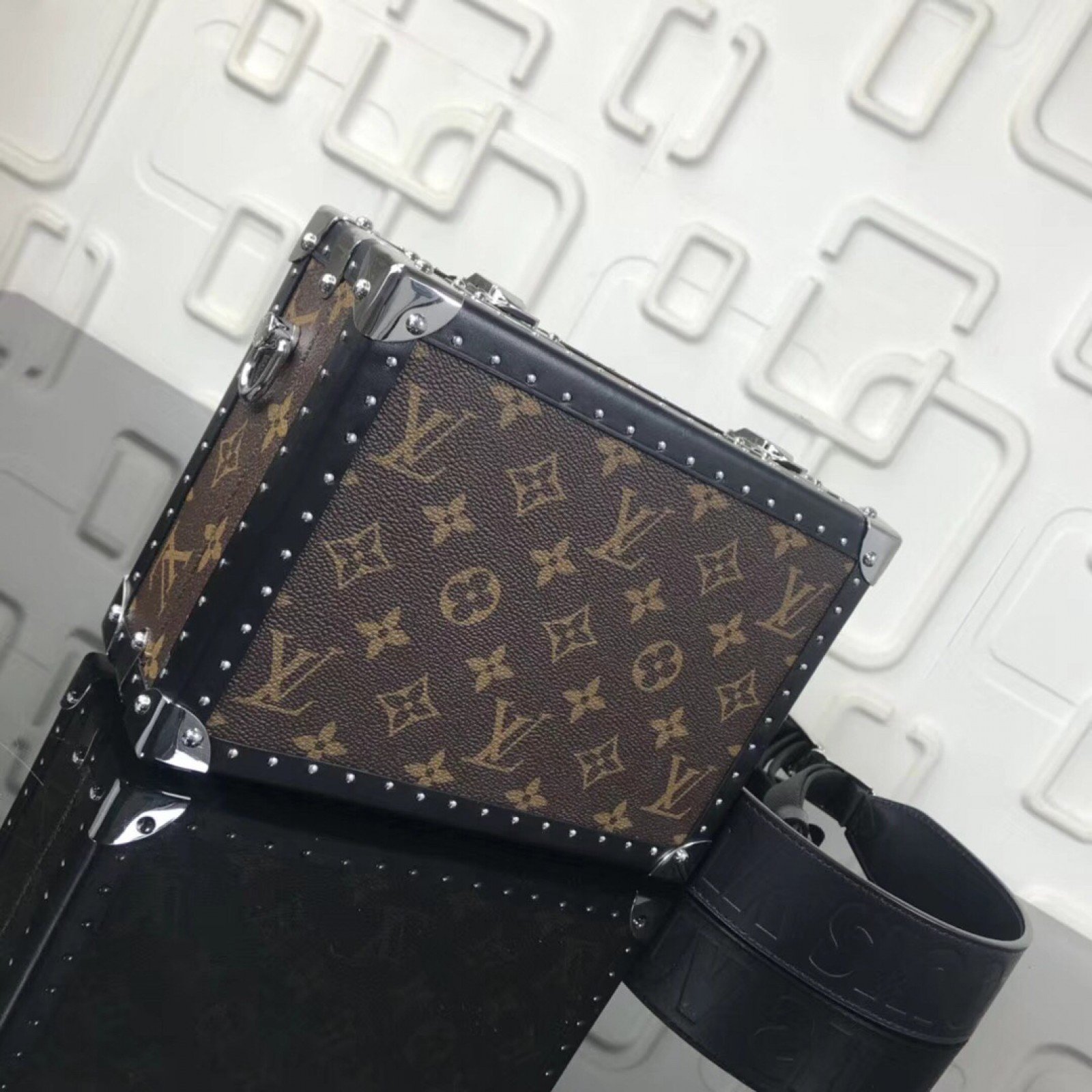 LV BOX Bag M44157