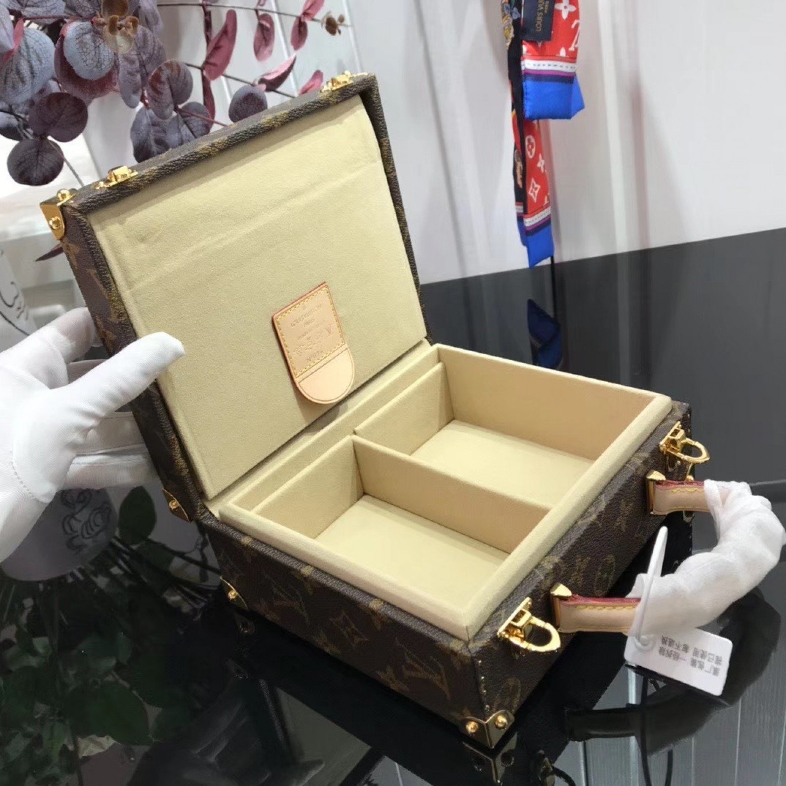 LV BOX M50714V