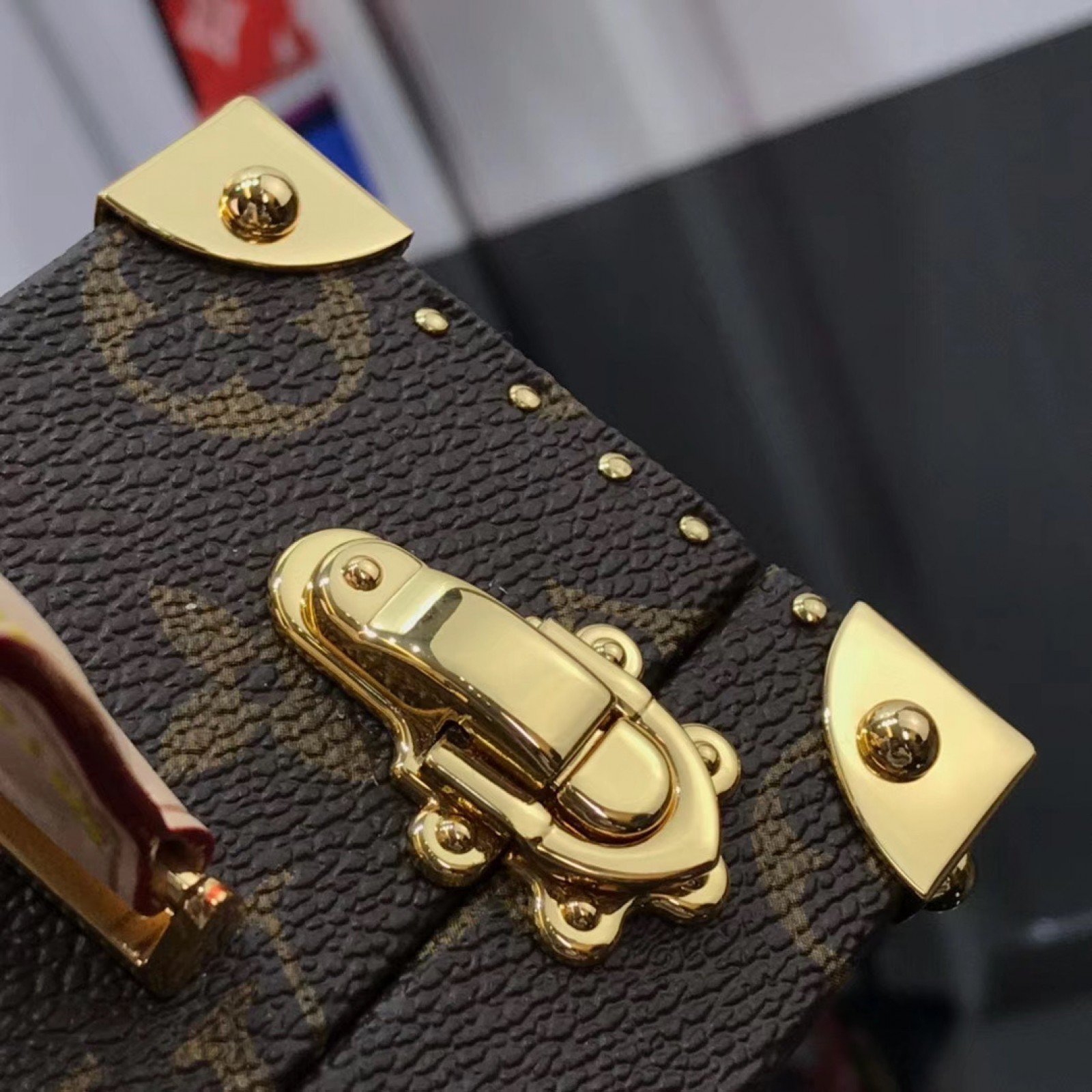 LV BOX M50714V