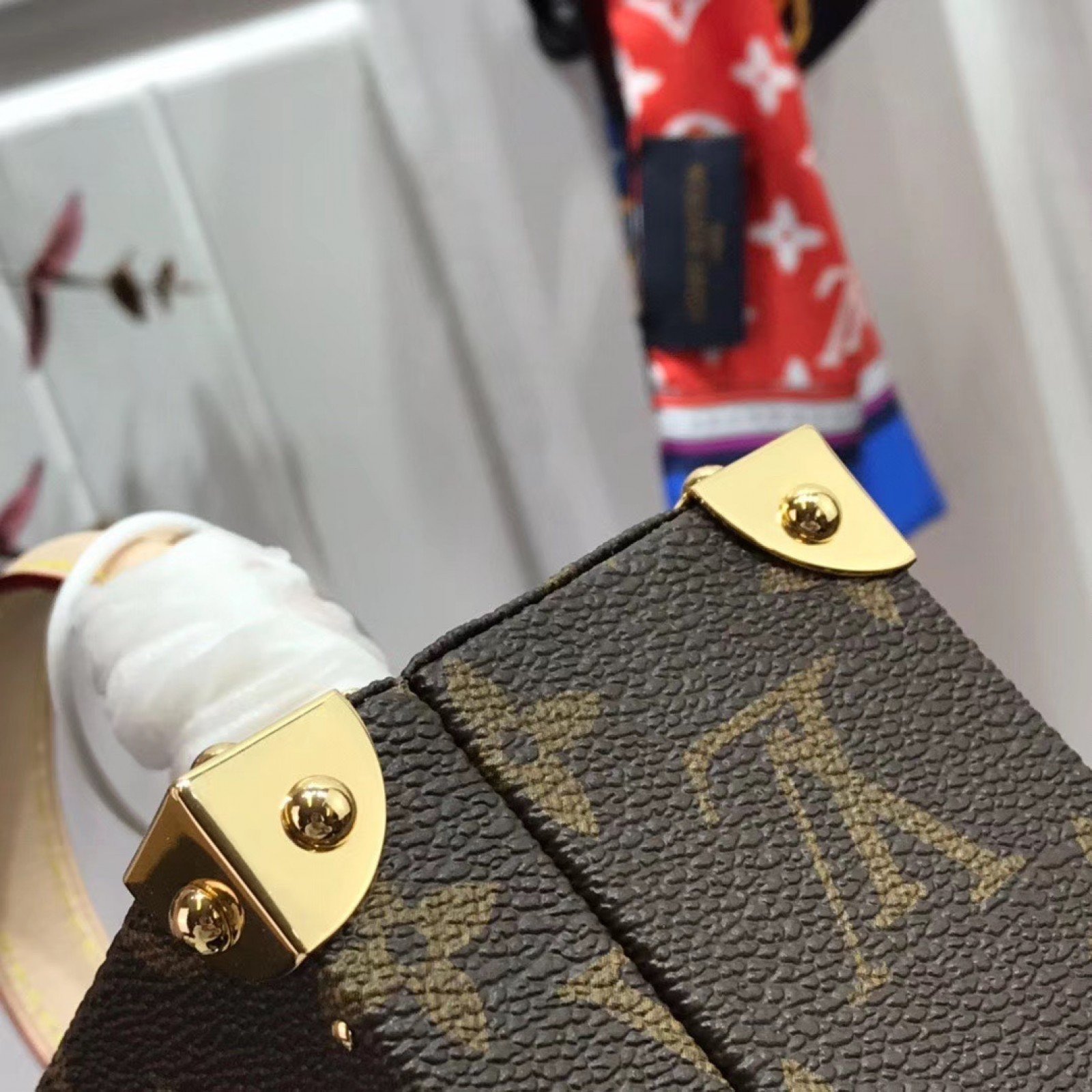 LV BOX M50714V