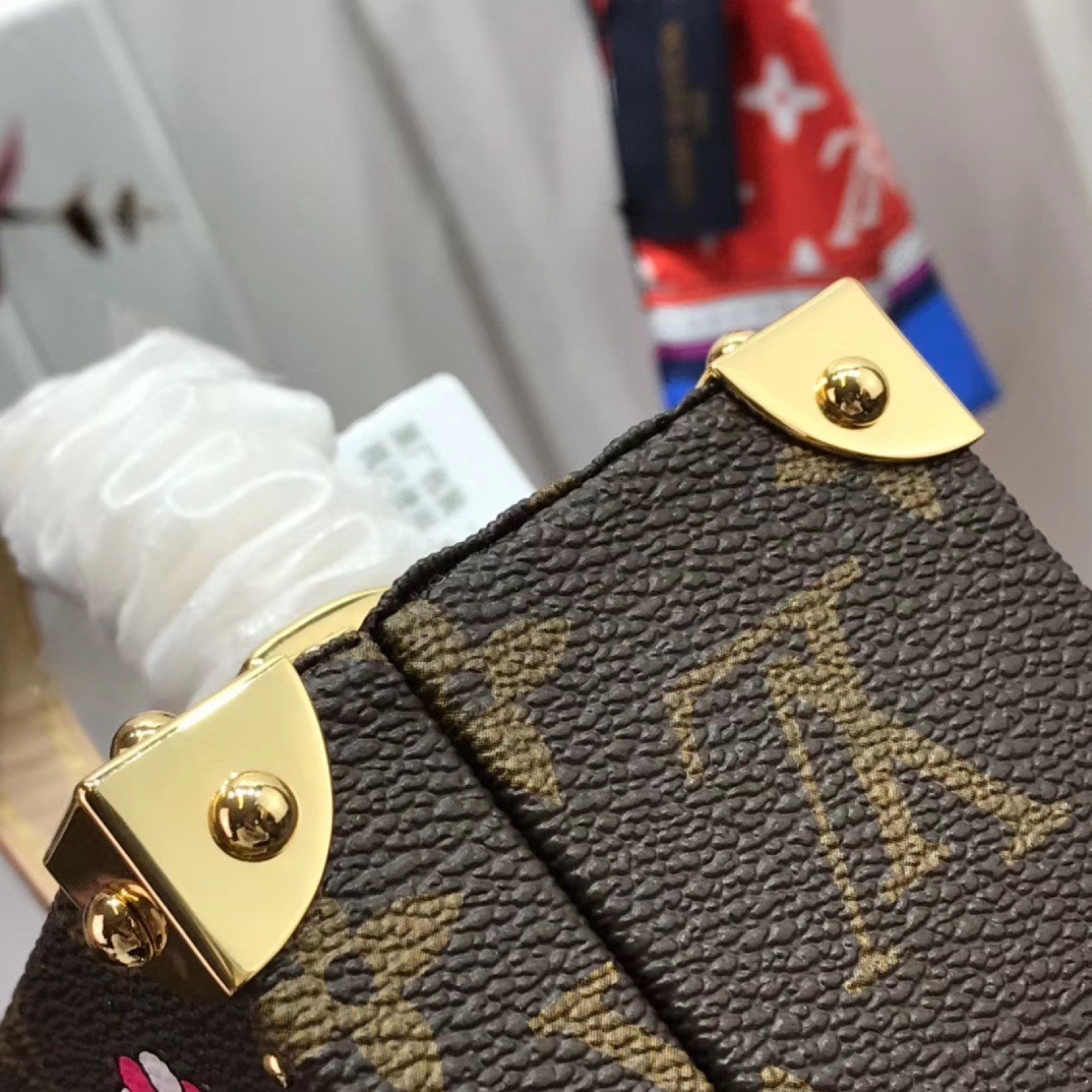 LV BOX M50714V