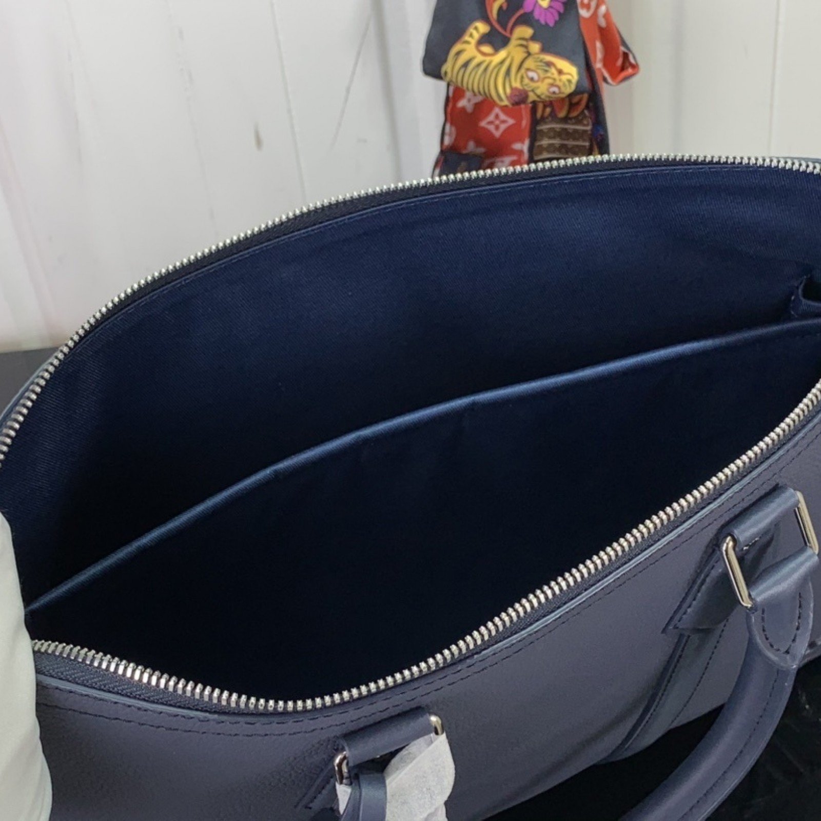 LV BRIEFCASE  M21440