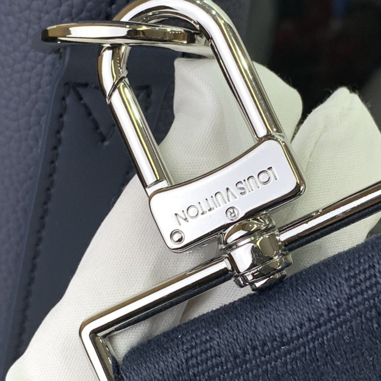LV BRIEFCASE  M21440