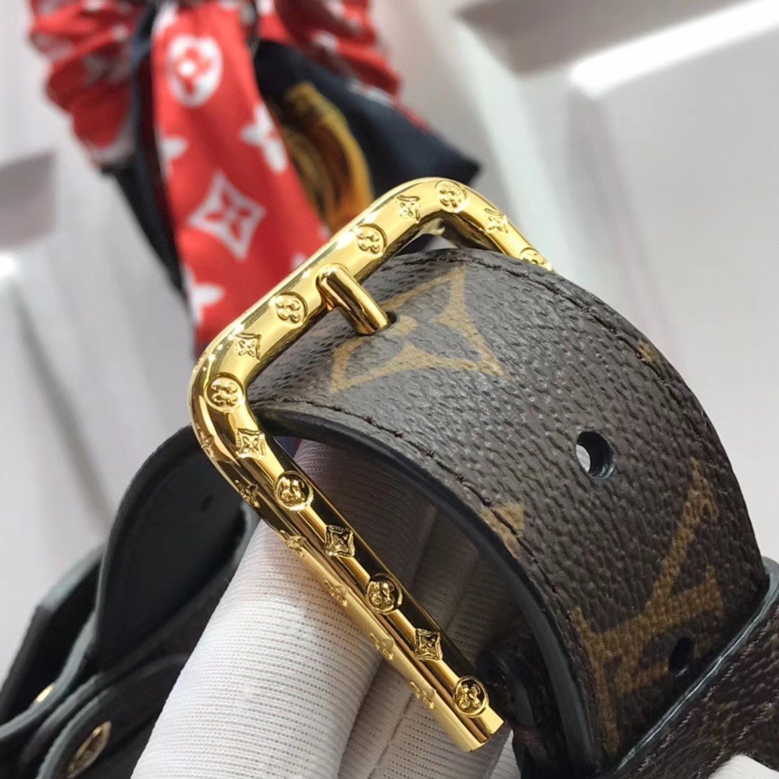LV BUMBAG 111120C