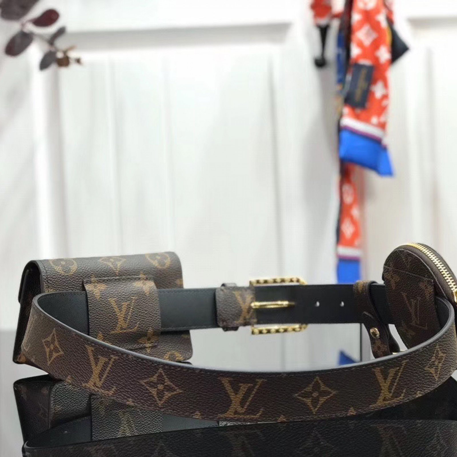 LV BUMBAG 111120C