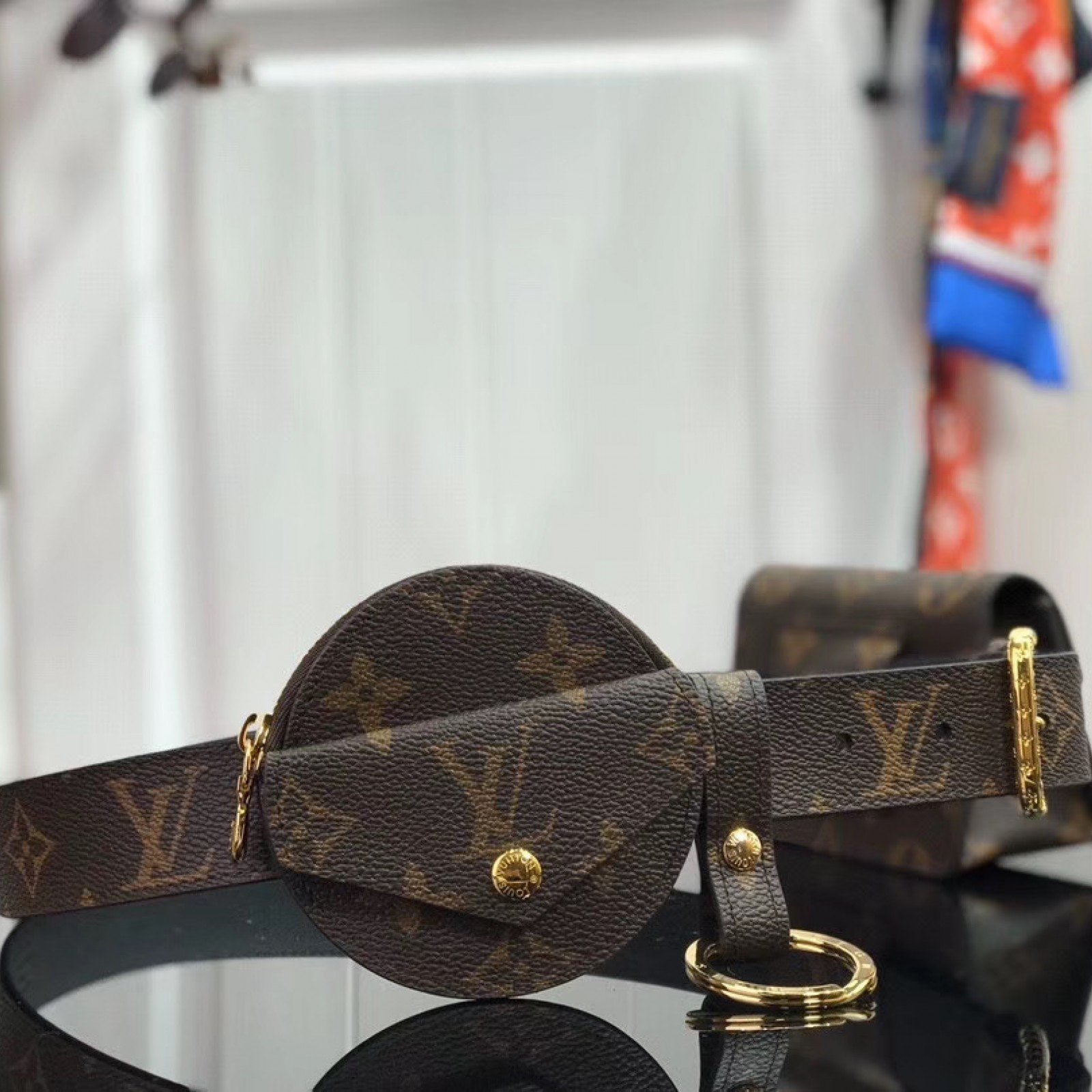 LV BUMBAG 111120C