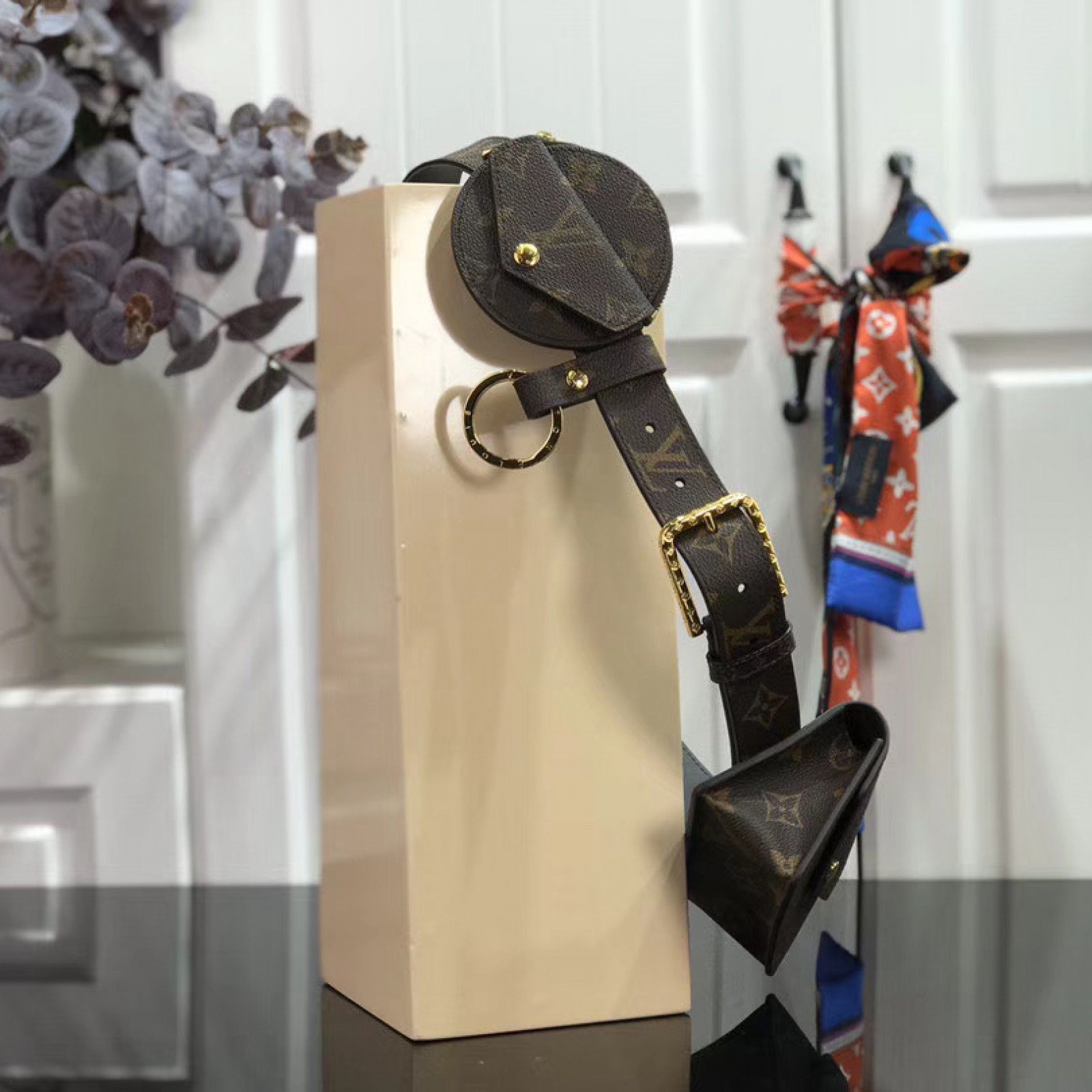 LV BUMBAG 111120C
