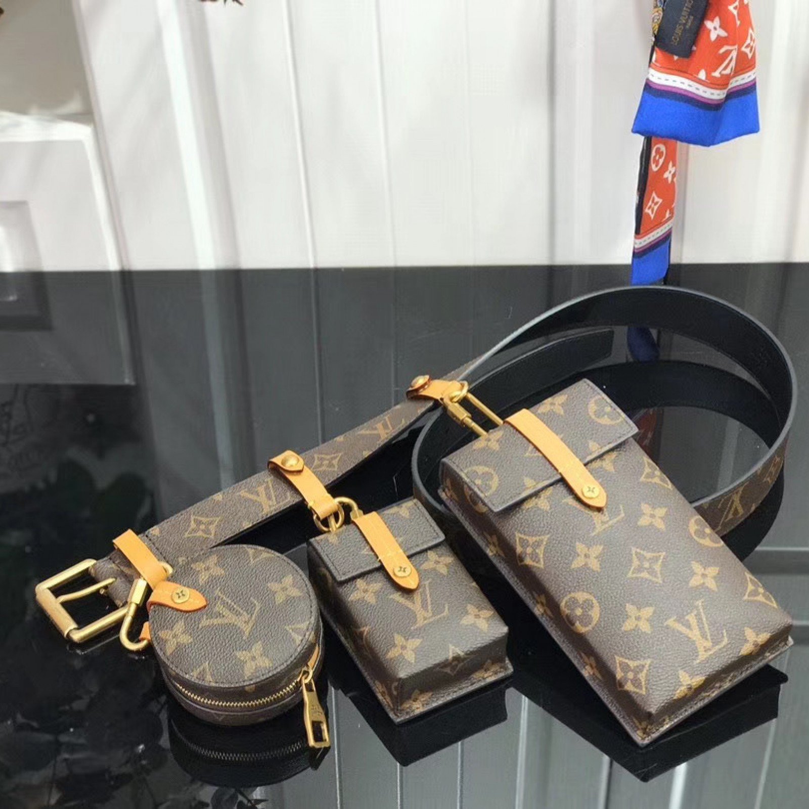 LV BUMBAG 111120D