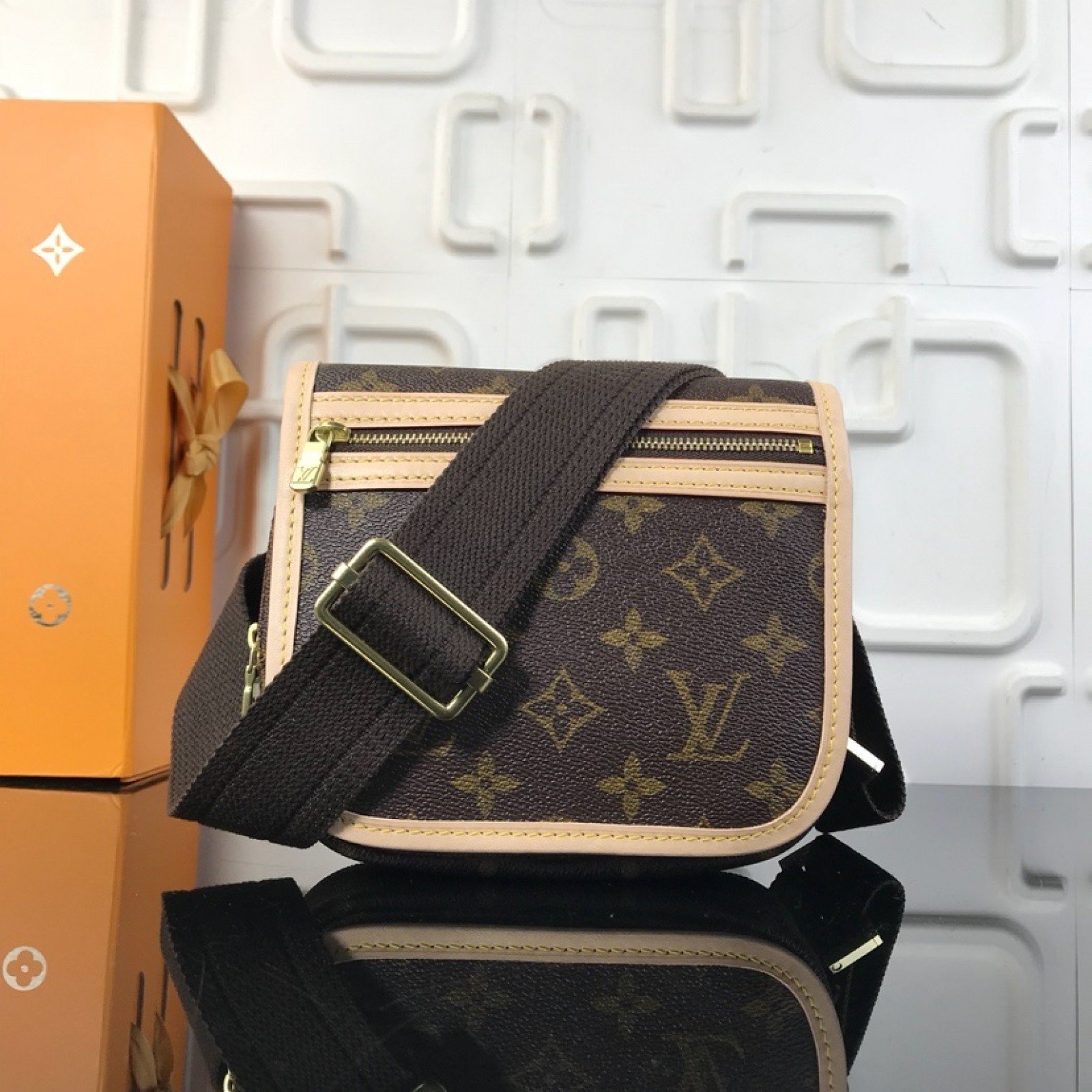 LV BUMBAG M40108