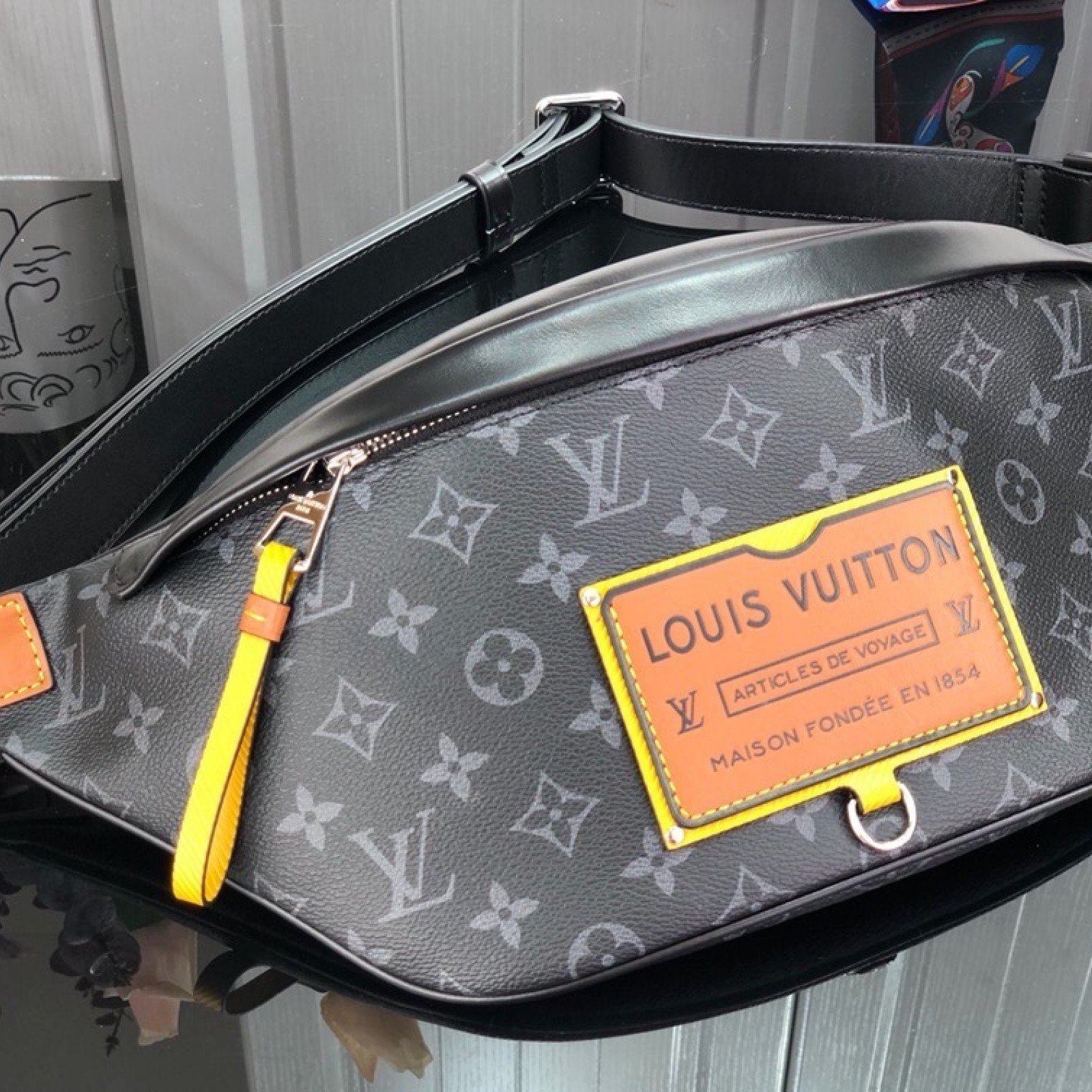 LV BUMBAG M43644AP