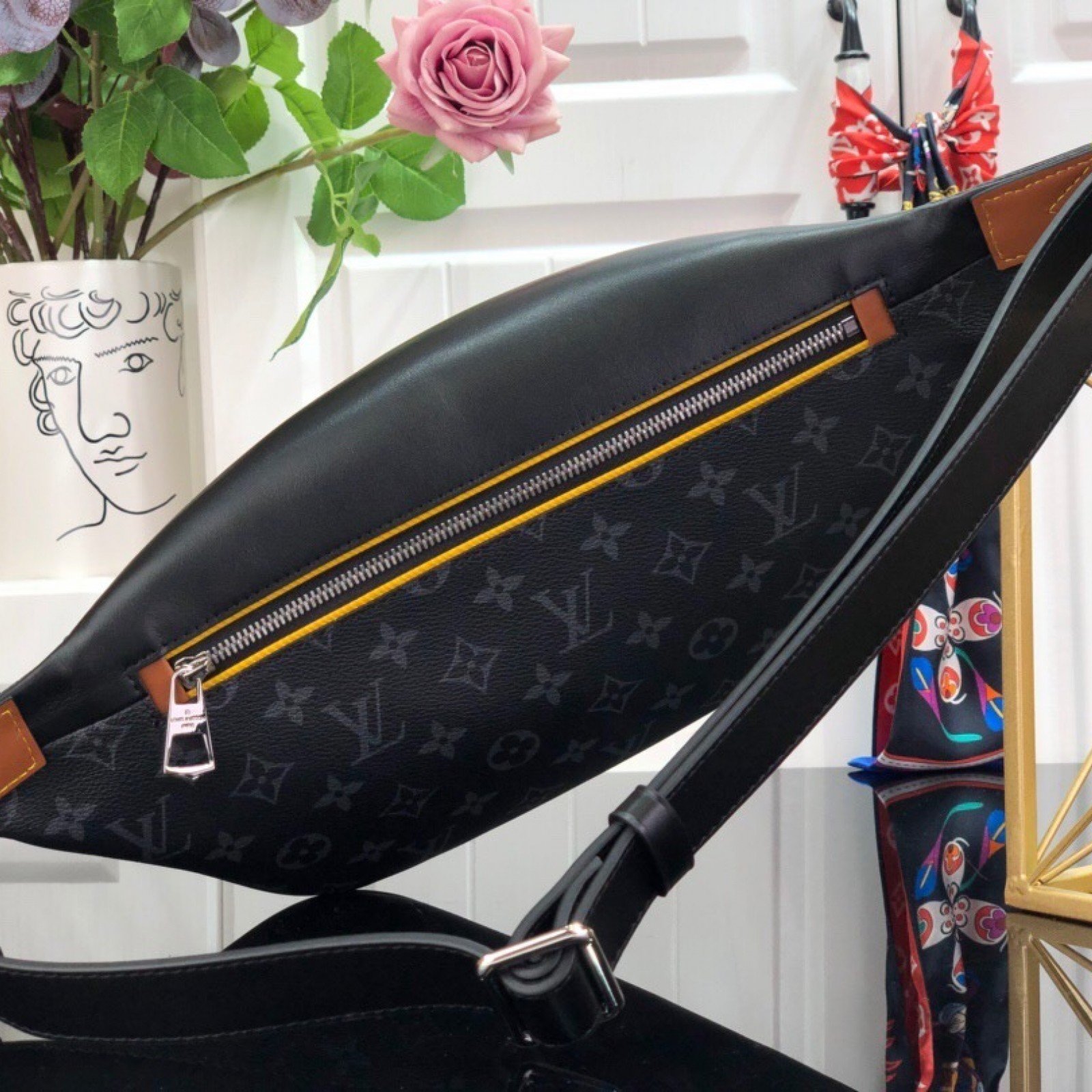 LV BUMBAG M43644AP