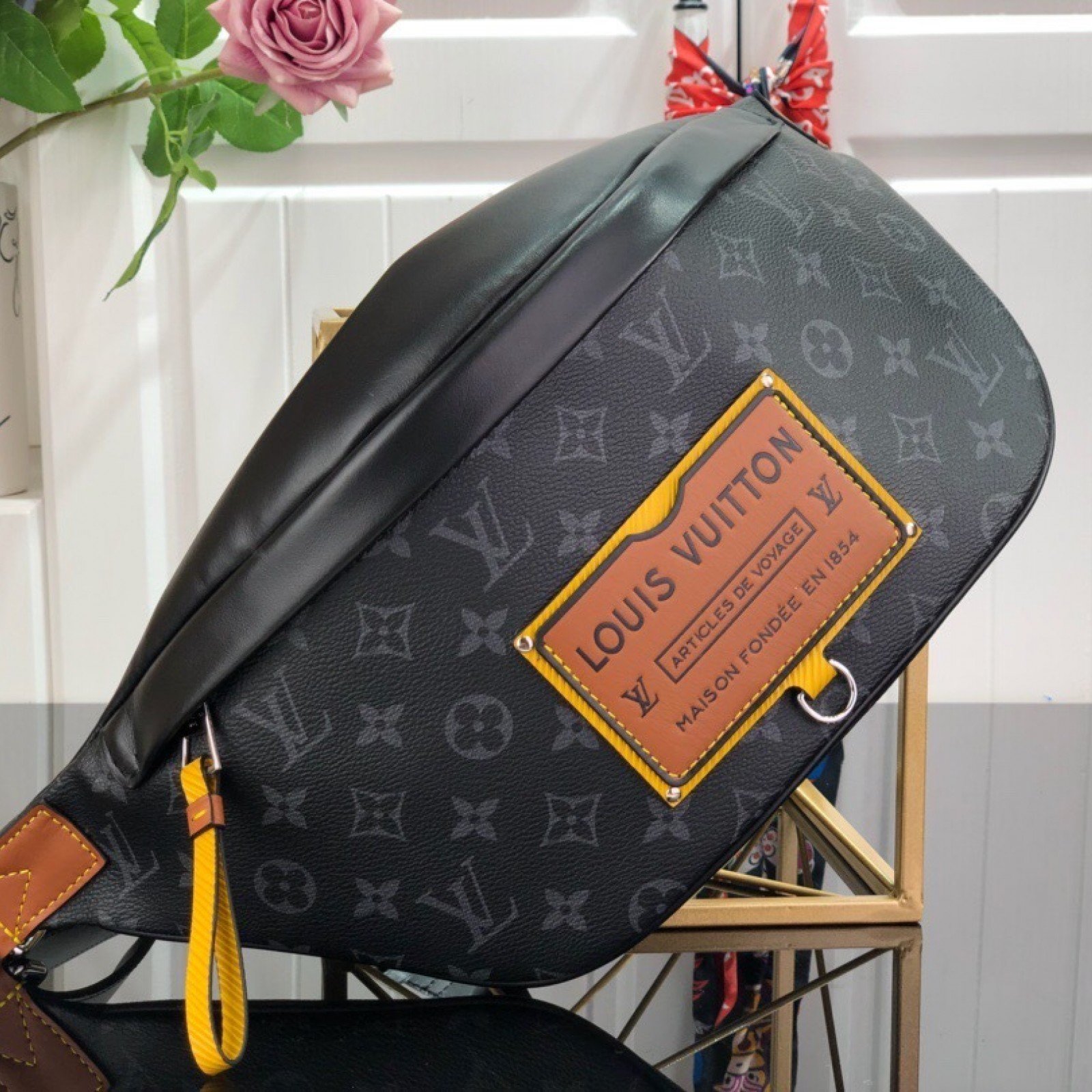 LV BUMBAG M43644AP