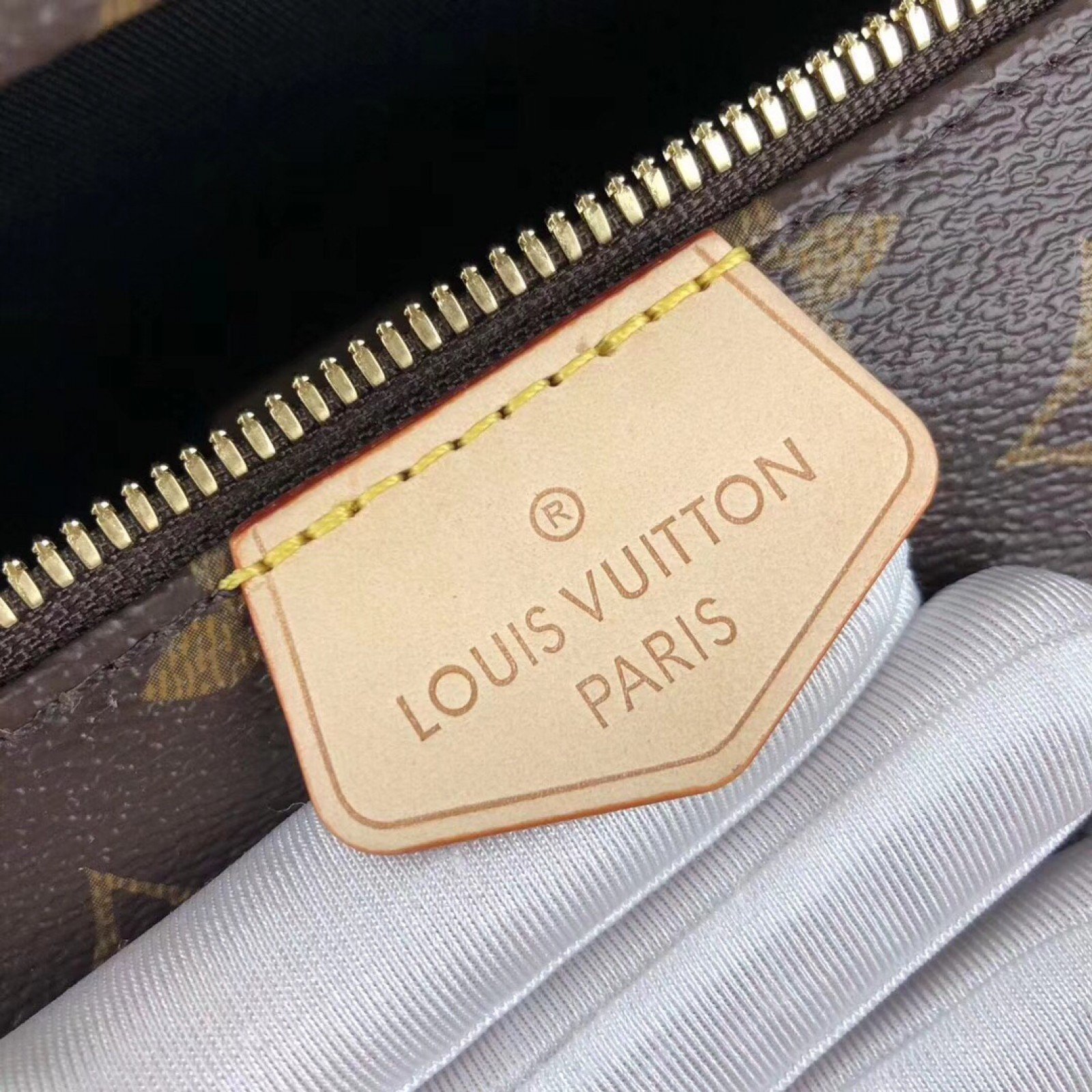 LV BUMBAG M43644WJ