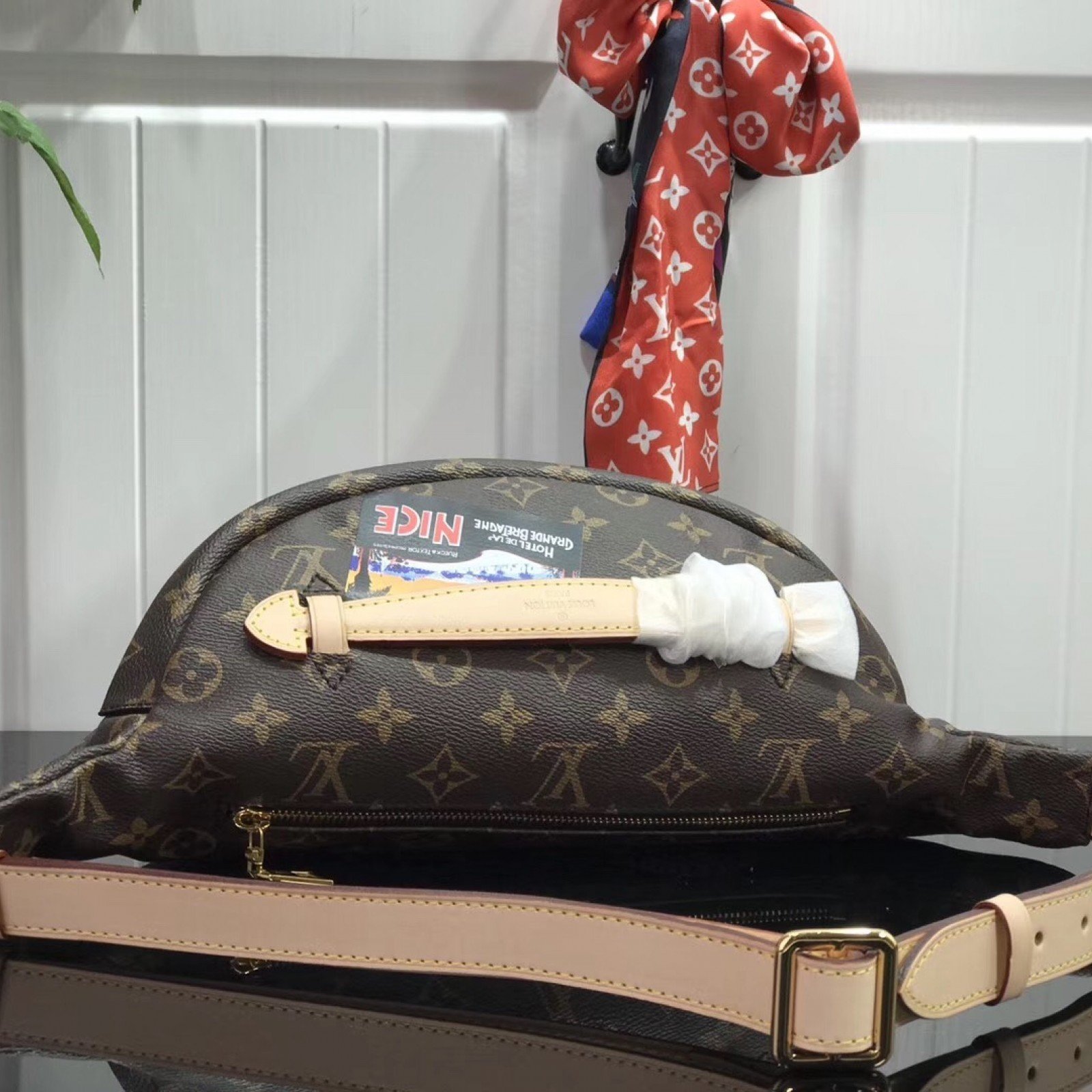 LV BUMBAG M43644XY