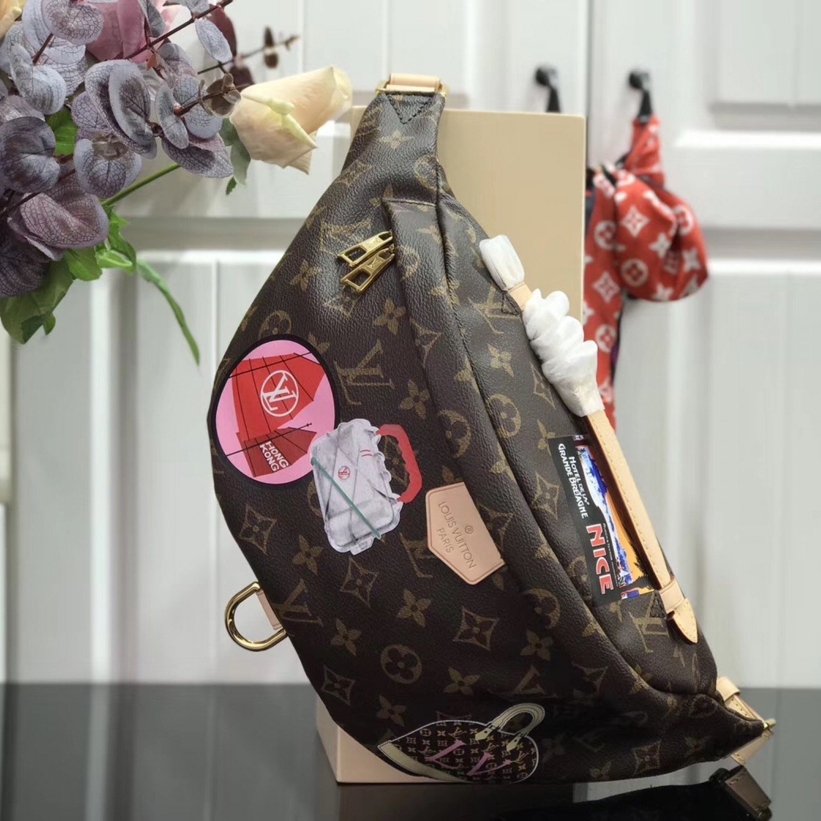 LV BUMBAG M43644XY