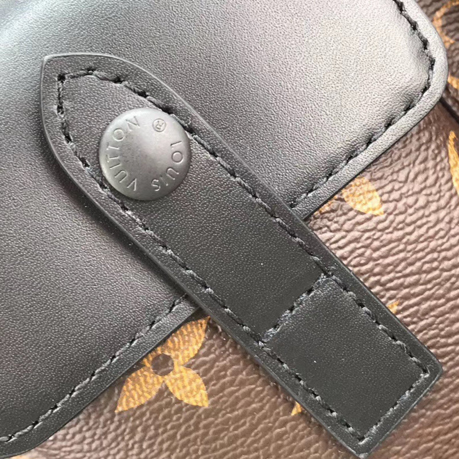 LV BUMBAG M45337