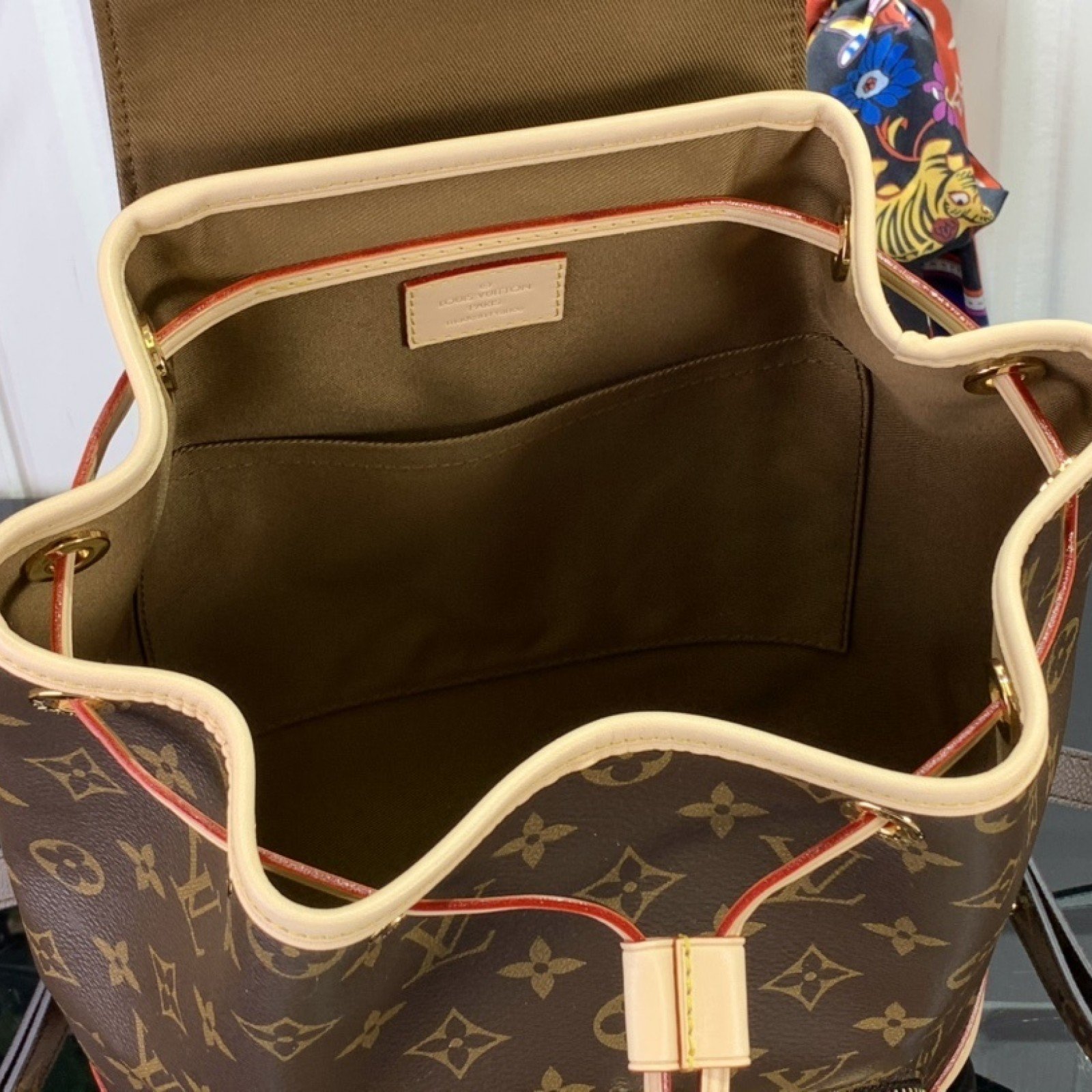 LV Bakcpack M11198