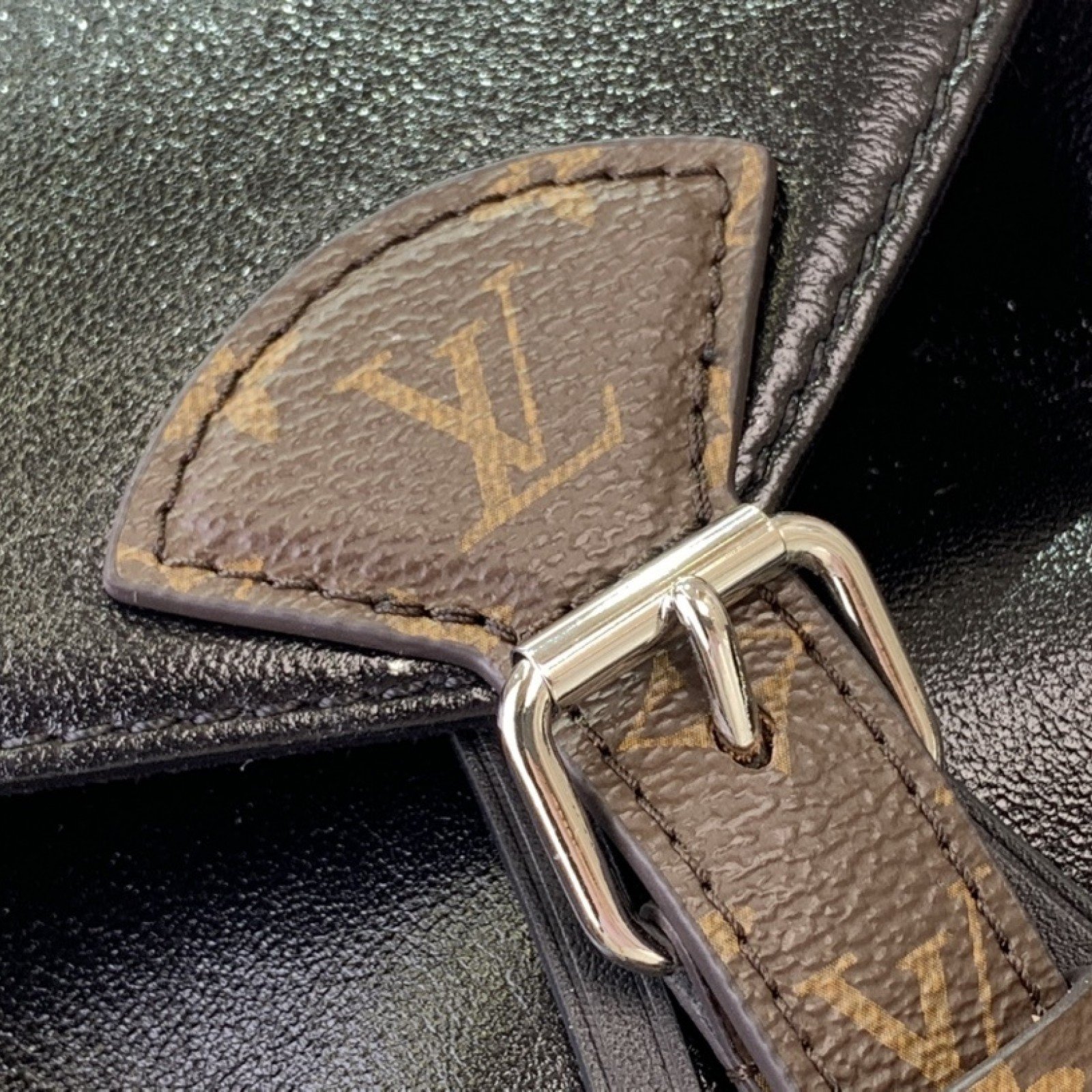 LV Bakcpack M12587