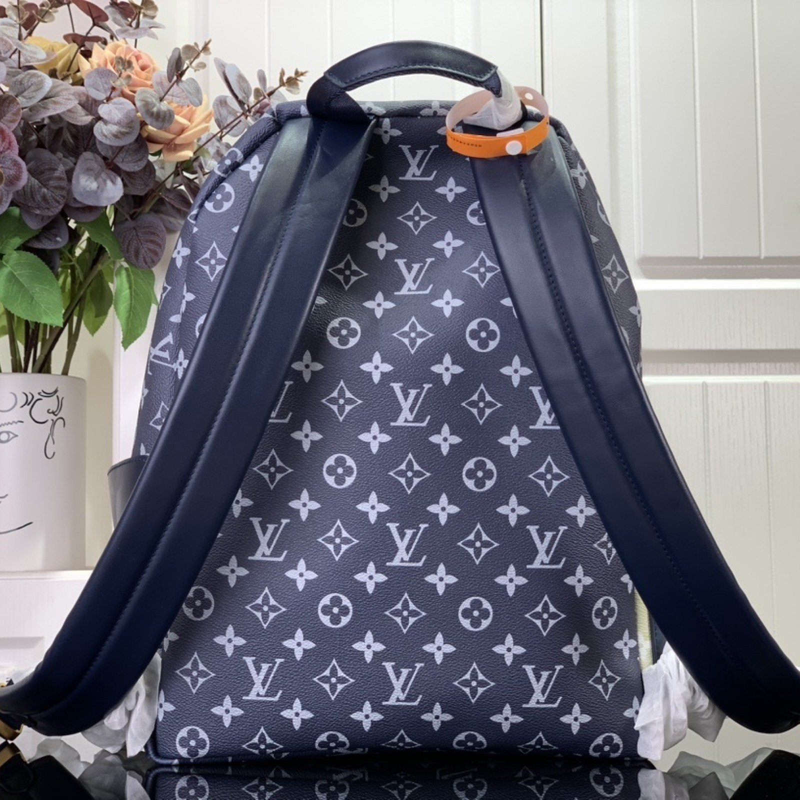 LV Bakcpack M23905