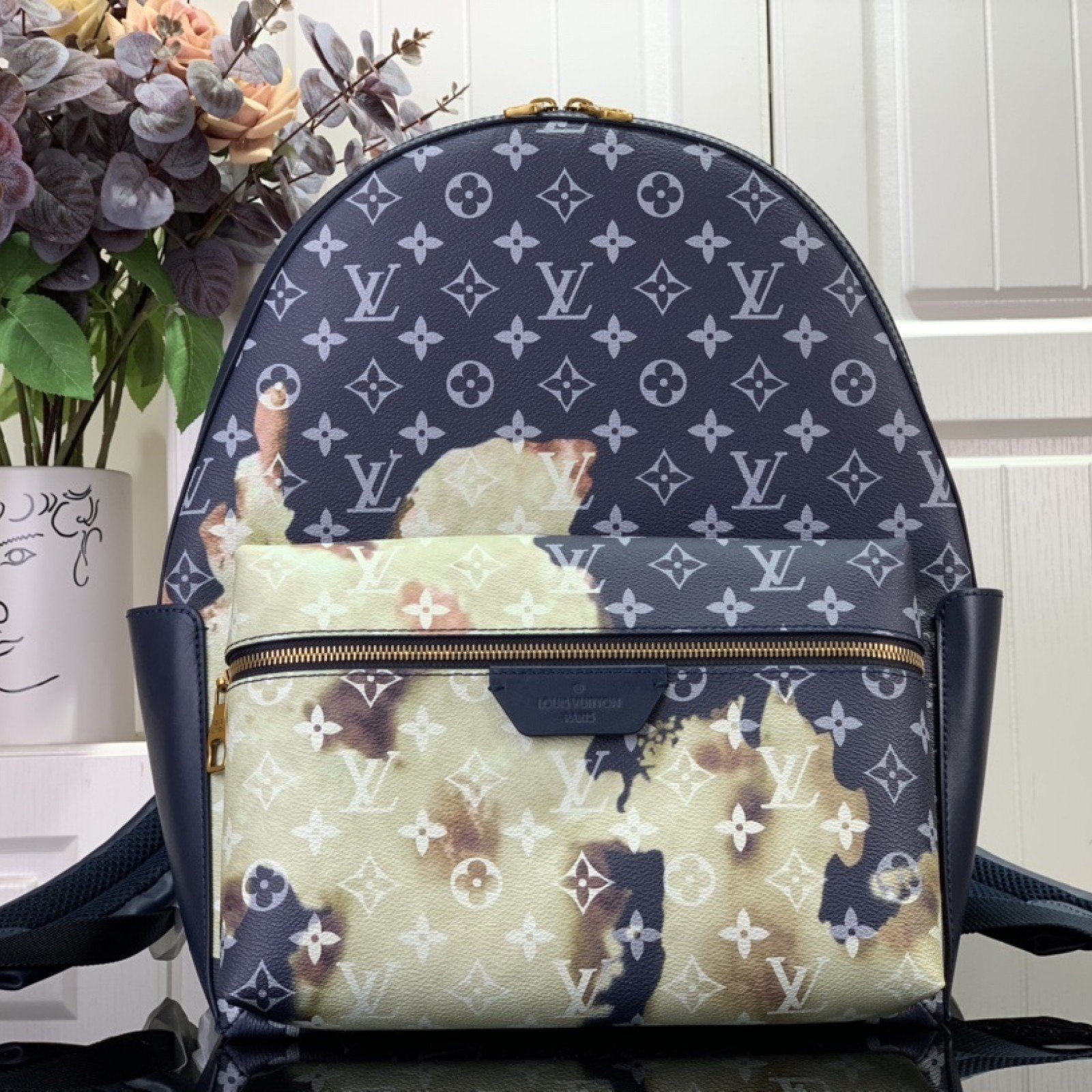 LV Bakcpack M23905